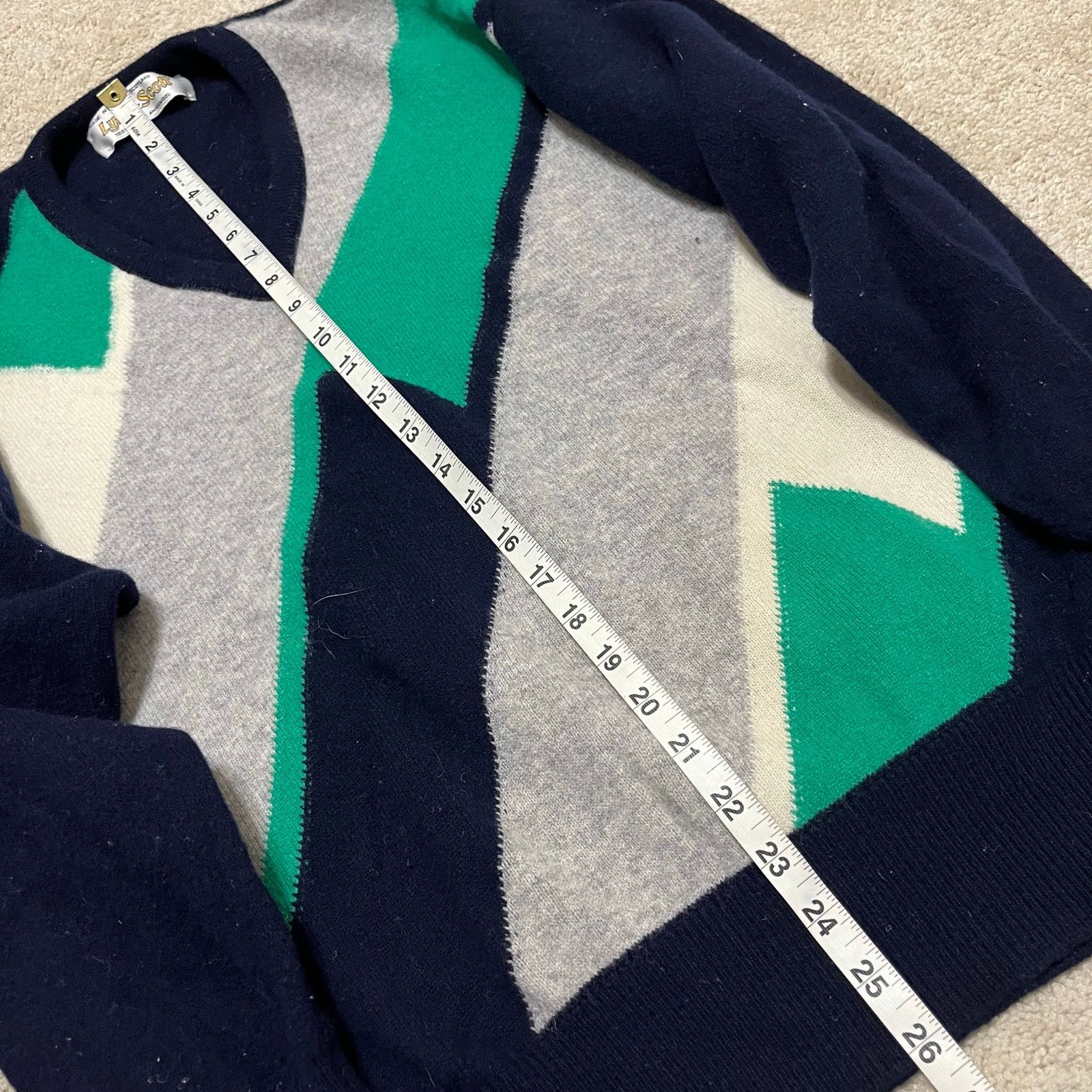 Lyle & Scott Vintage Lyle & Scott Lambswool Geometric V Neck Sweater Lrg Size US L / EU 52-54 / 3 - 4 Thumbnail