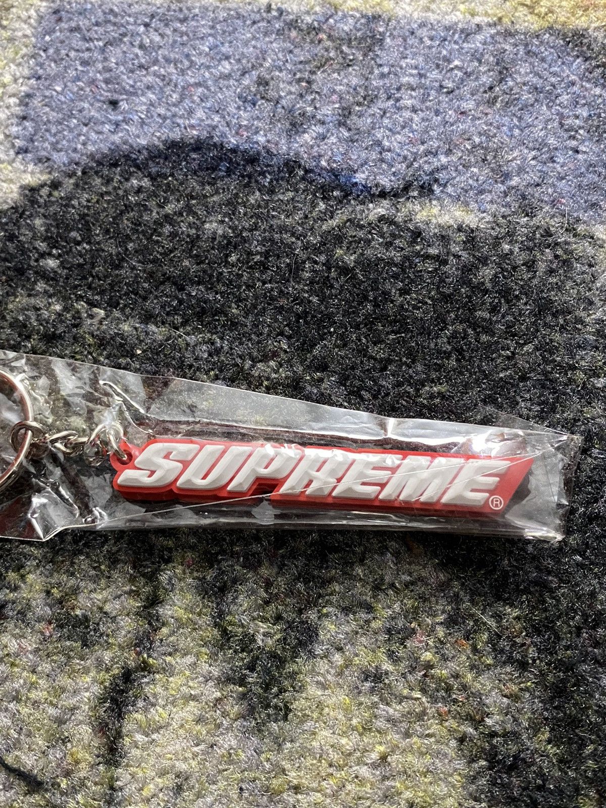 Supreme Supreme Bevel Logo Keychain Size ONE SIZE - 3 Thumbnail