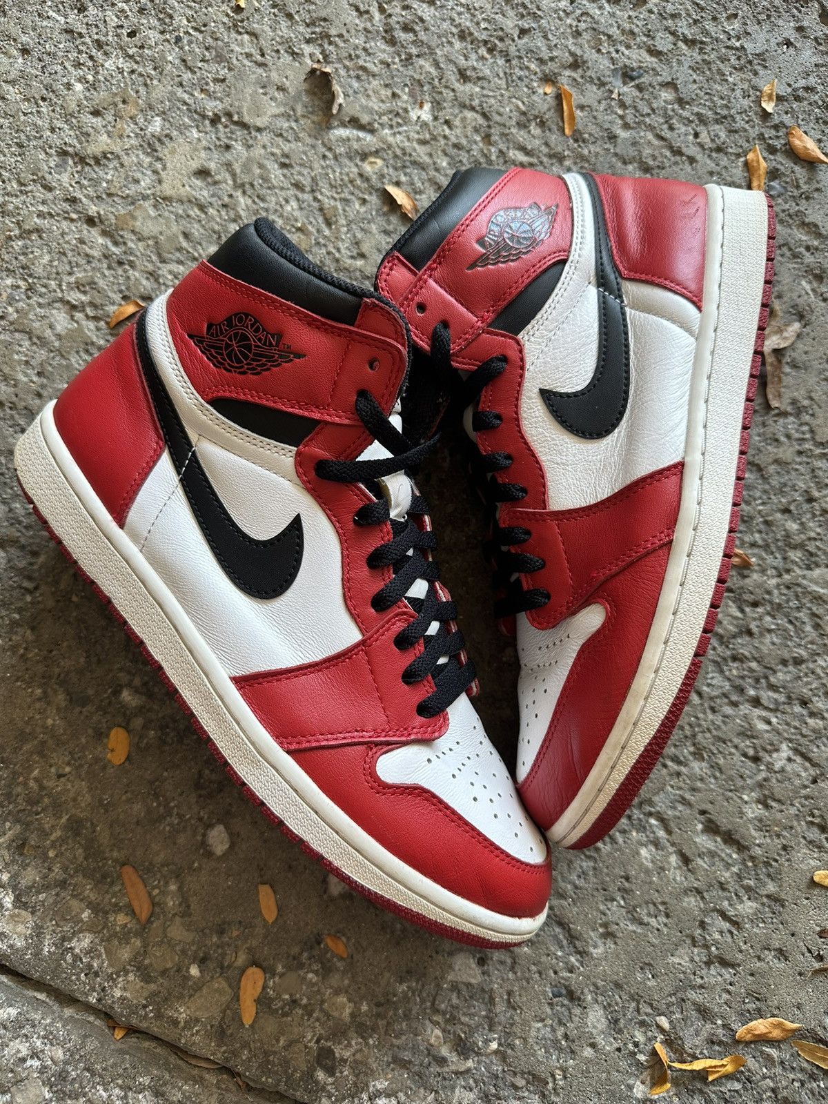 Jordan Brand Nike Air Jordan 1 Retro OG Chicago 2015 size 11 Size US 11 / EU 44 - 1 Thumbnail