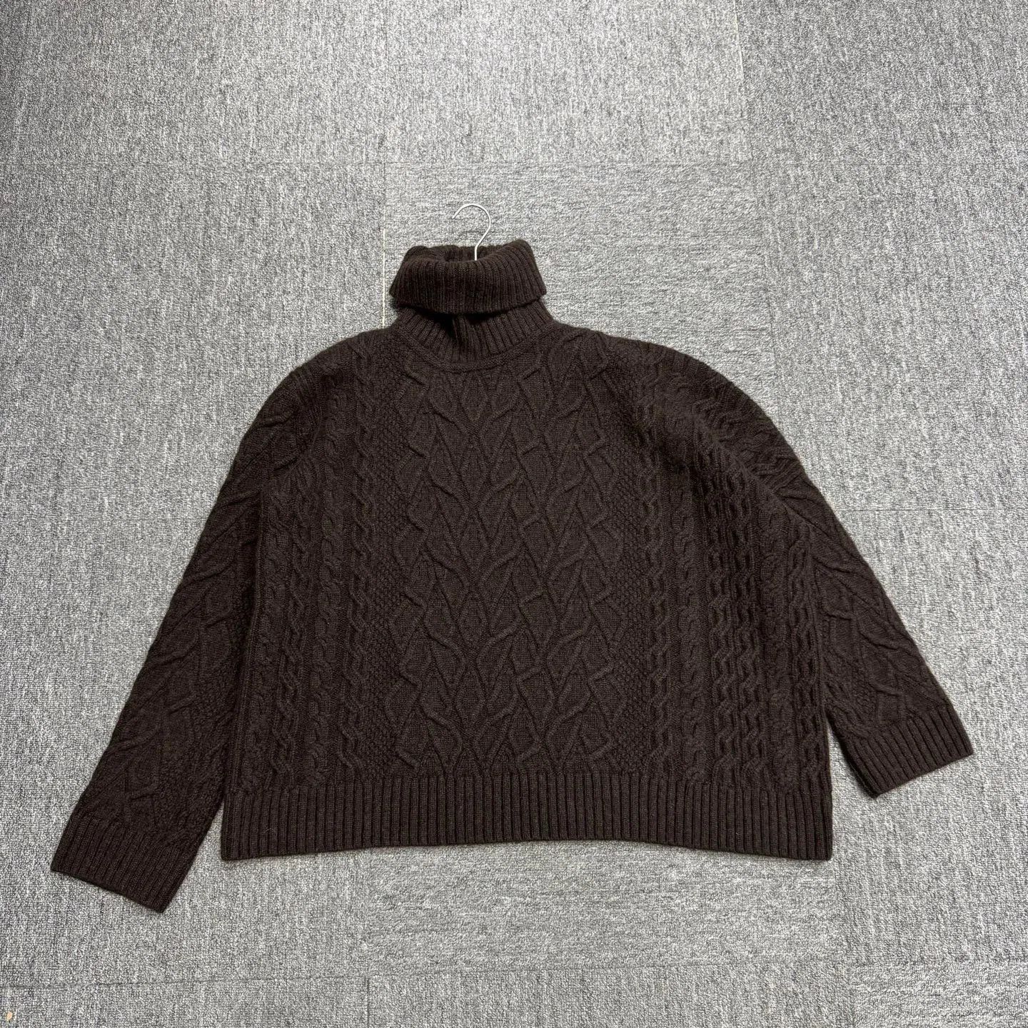 Loro Piana Brown Cable Knit Turtleneck Sweater. Size US M / EU 48-50 / 2 - 1 Thumbnail