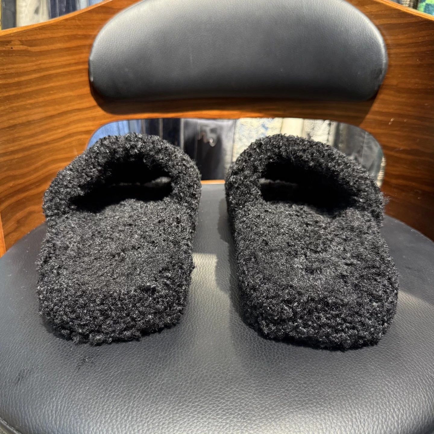 Balenciaga Furry Black Teddy Coke Slippers 39 Near New