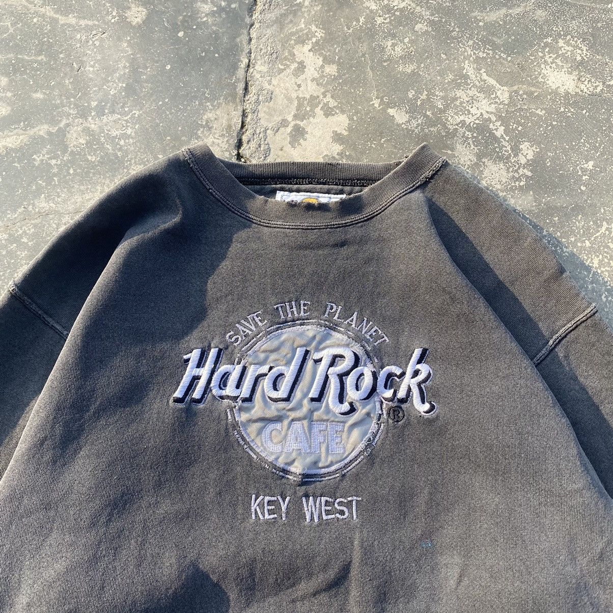 Hard Rock Cafe 90s HRC distressed heavyweight sweatshirt SB001 Size US L / EU 52-54 / 3 - 2 Thumbnail