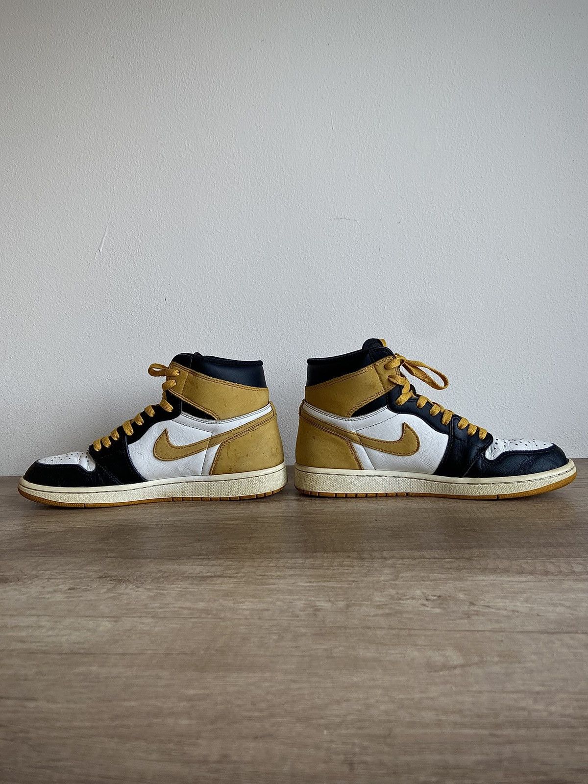 Jordan Brand Air Jordan 1 Retro High OG “Yellow Ochre” Size US 11 / EU 44 - 5 Thumbnail