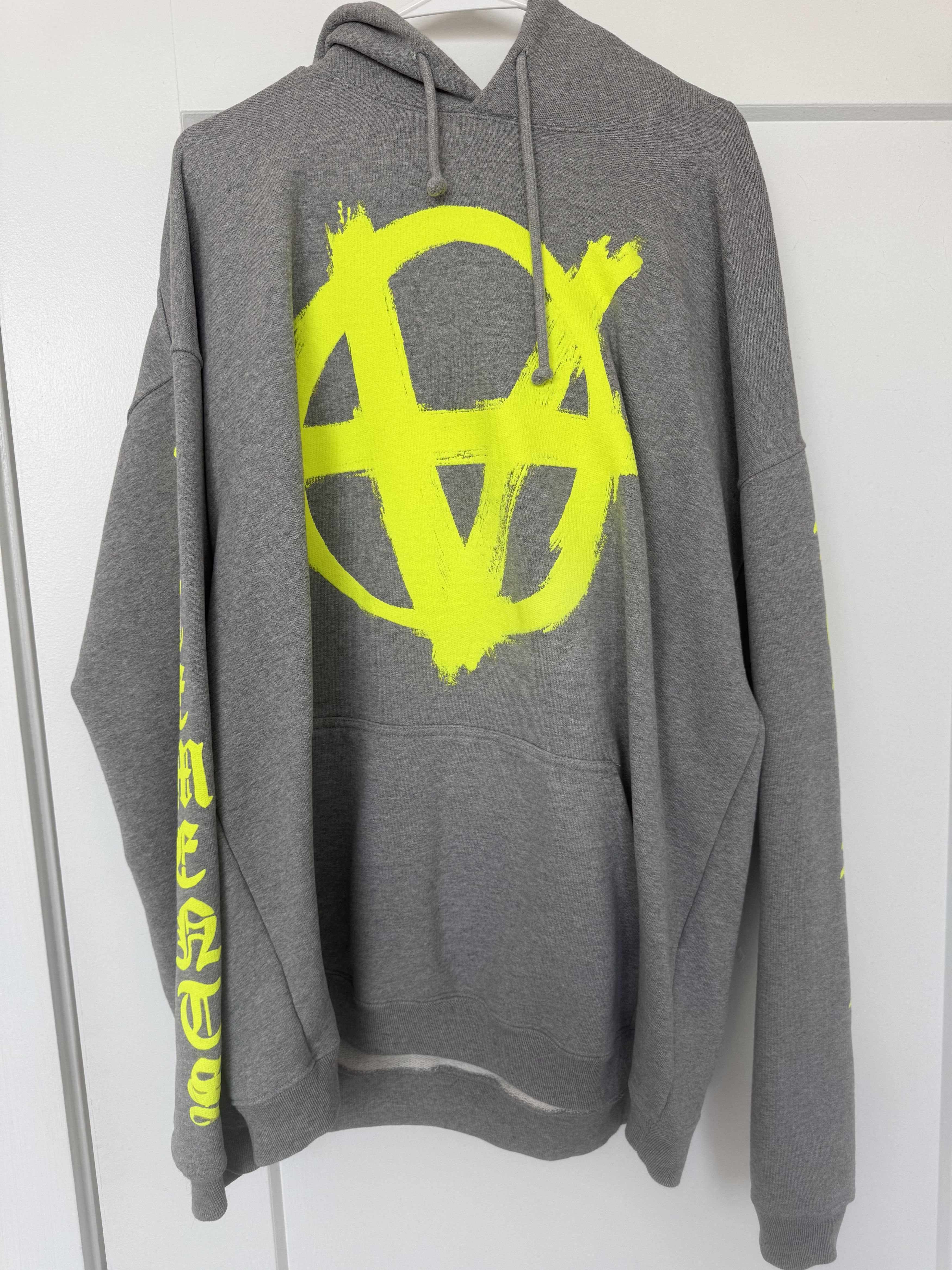 Vetements Vetements Anarchy Hoodie Size US S / EU 44-46 / 1 - 1 Thumbnail