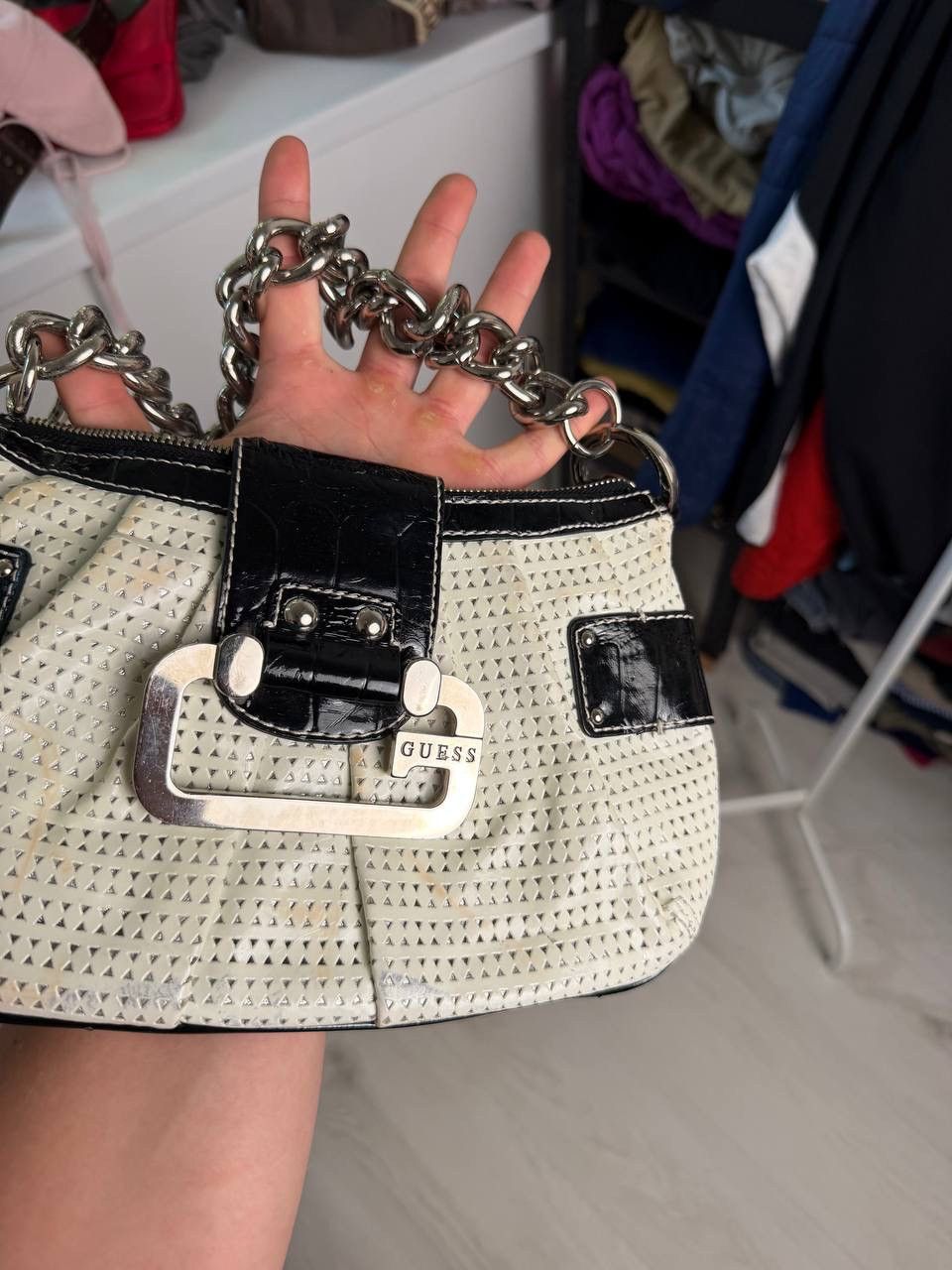 Guess Vintage Guess Y2K Perforated Chain Shoulder Bag White Black Size ONE SIZE - 5 Thumbnail