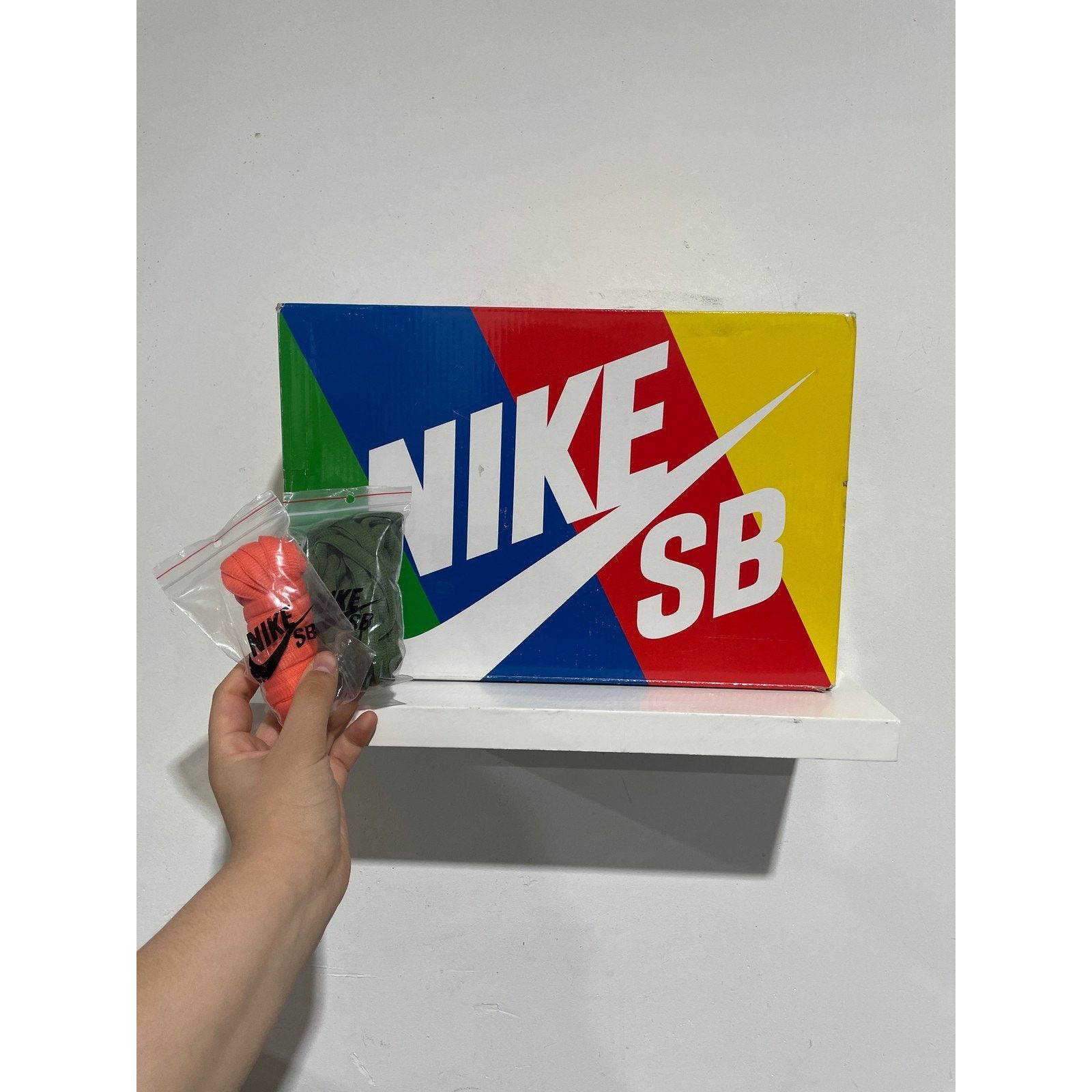Nike NIKE SB HIGH STRAWBERRY COUGH SIZE 10 PREOWNED Size US 10 / EU 43 - 7 Thumbnail