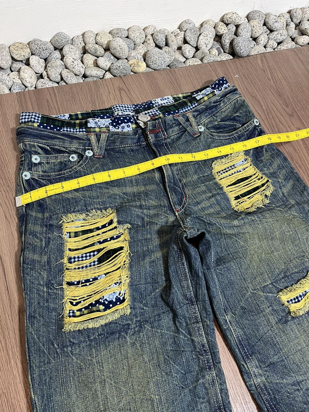 20471120 × Japanese Brand Jouer Aux Echecs double waist mudwash distressed denim jorts Size US 31 - 14 Thumbnail