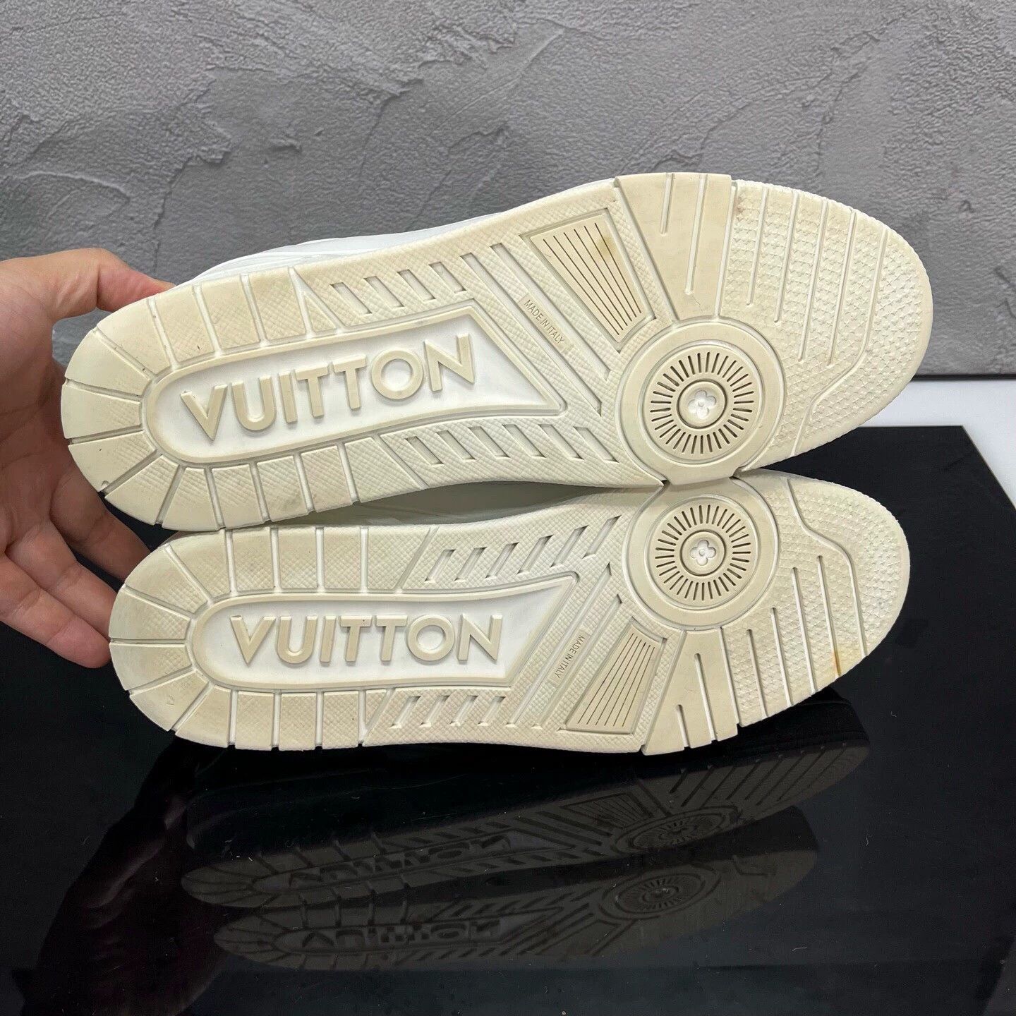 Louis Vuitton LV Trainer White UK10/44 98 New Lightly Used Size US 10 / EU 43 - 6 Thumbnail