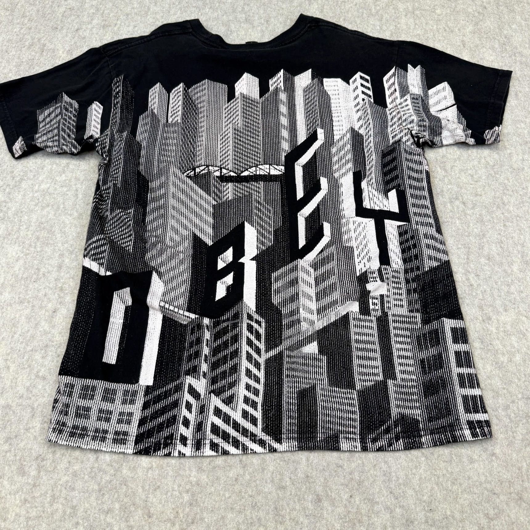 Obey VINTAGE Obey Propaganda Shirt Mens Large Black Cityscape All Over Graphic Made USA Size US L / EU 52-54 / 3 - 6 Thumbnail