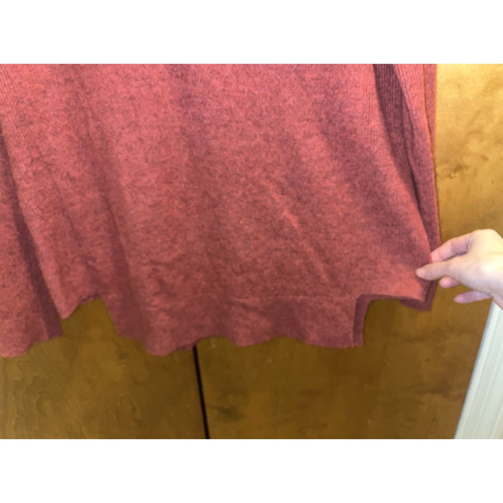 White + Warren White + Warren Red 100% Cashmere V Neck Sweater Women’s Size Small Side Slits Size S / US 4 / IT 40 - 3 Thumbnail
