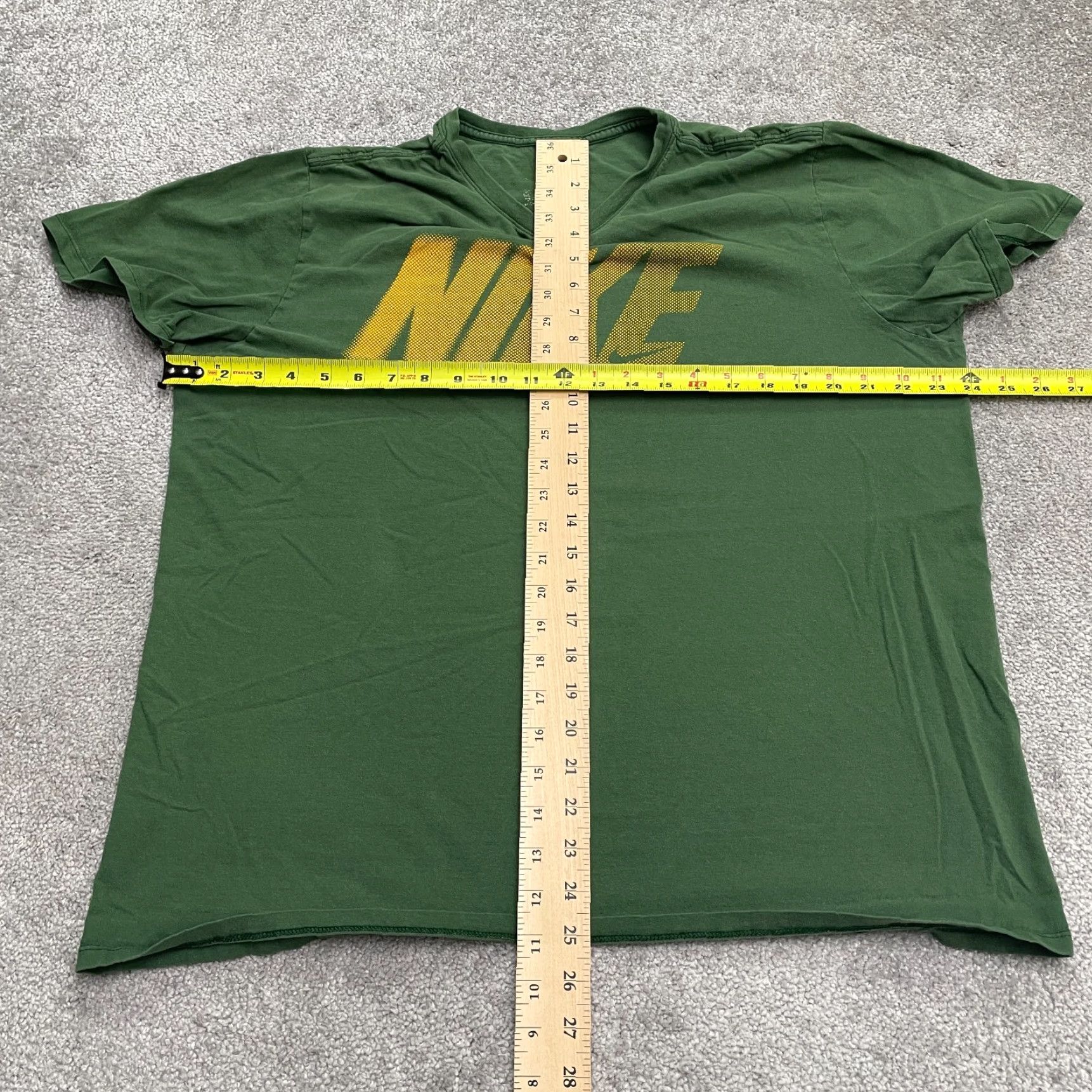Nike Nike Graphic T-Shirt Mens Large Green Crew Neck Short Sleeve Cotton Casual Tee Size US L / EU 52-54 / 3 - 7 Thumbnail