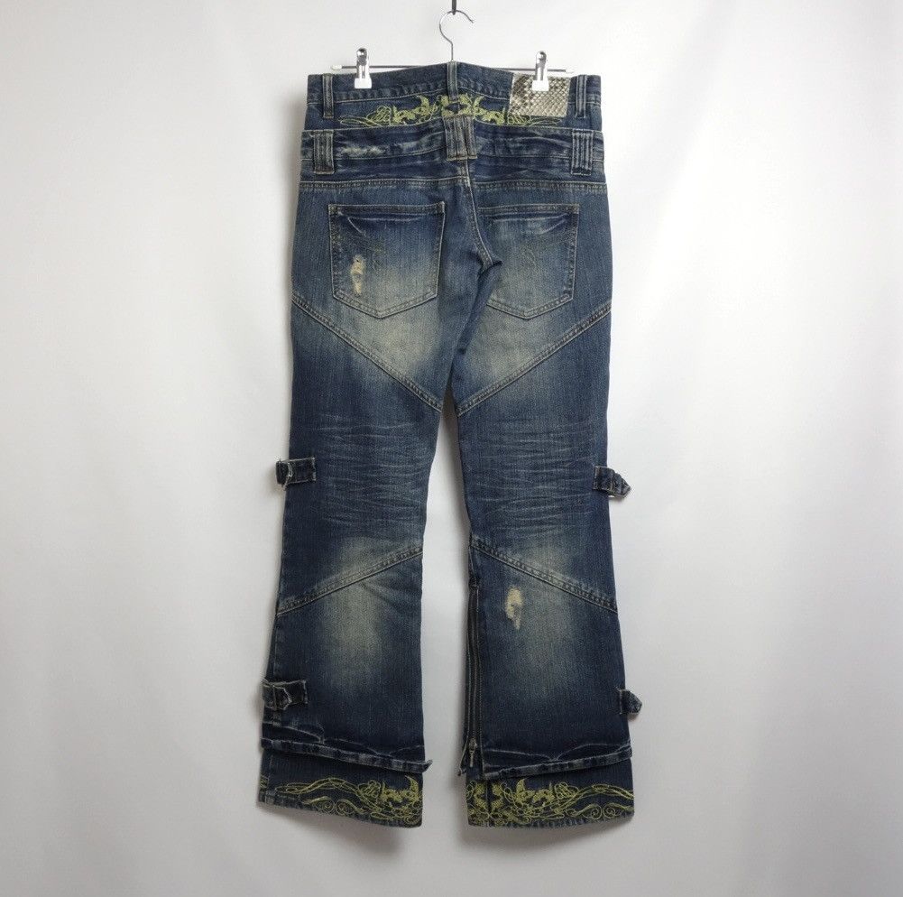 semanticdesign 2000’s Semantic Design Gimmick Belted Flared Denim Pants Size US 32 / EU 48 - 2 Thumbnail