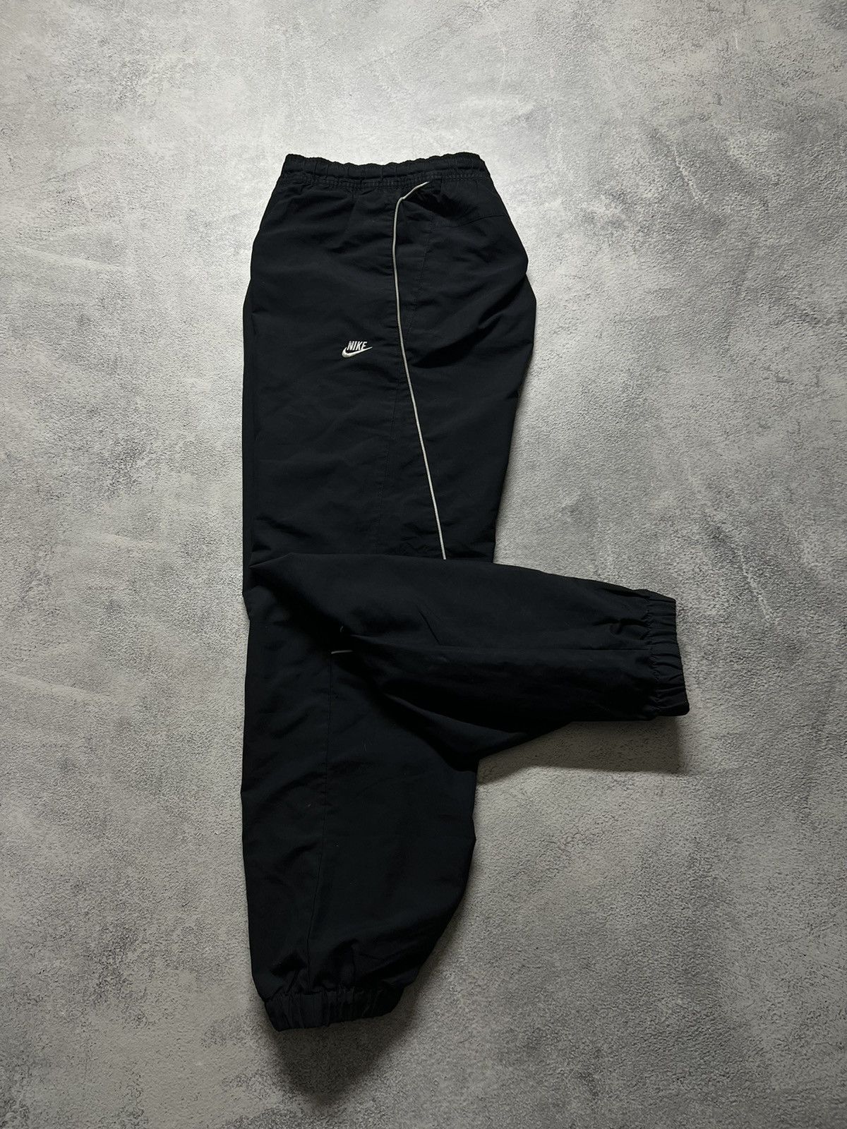 Nike × Vintage Vintage Y2K Nike Nylon Pants 00’s Size US 34 / EU 50 - 1 Thumbnail