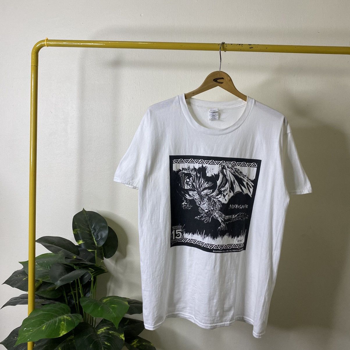 Vintage Nergigante CAN Illustration MONSTER HUNTER x NAKED T Shirt Size US L / EU 52-54 / 3 - 1 Thumbnail