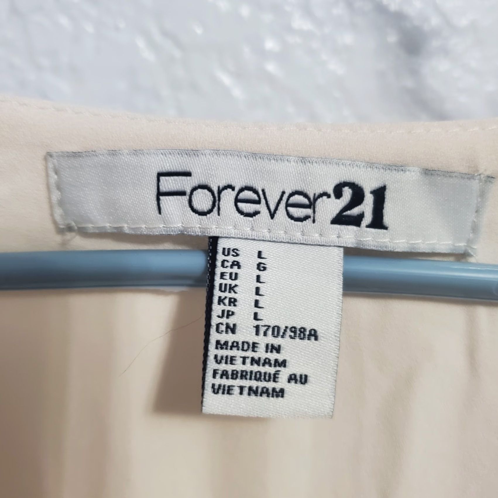 Forever 21 Forever 21 Top Women L Cream Button Up Blouse Academia Neutral Minimalist Office Shirt Size L / US 10 / IT 46 - 3 Thumbnail