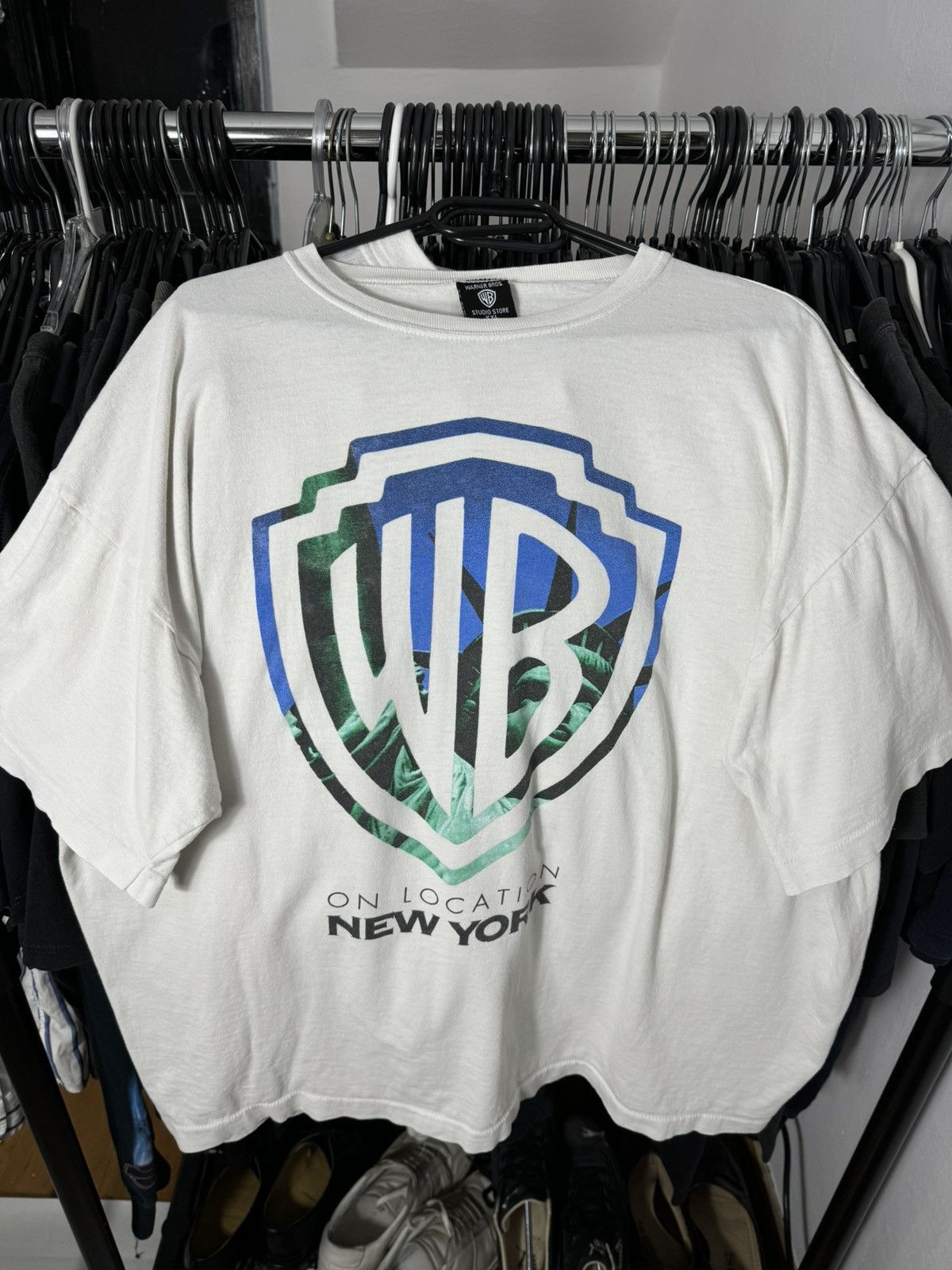 Vintage × Warner Bros Vintage 1995 Warner Bros New York Single Stitch Tees Boxy Size US XXL / EU 58 / 5 - 7 Thumbnail