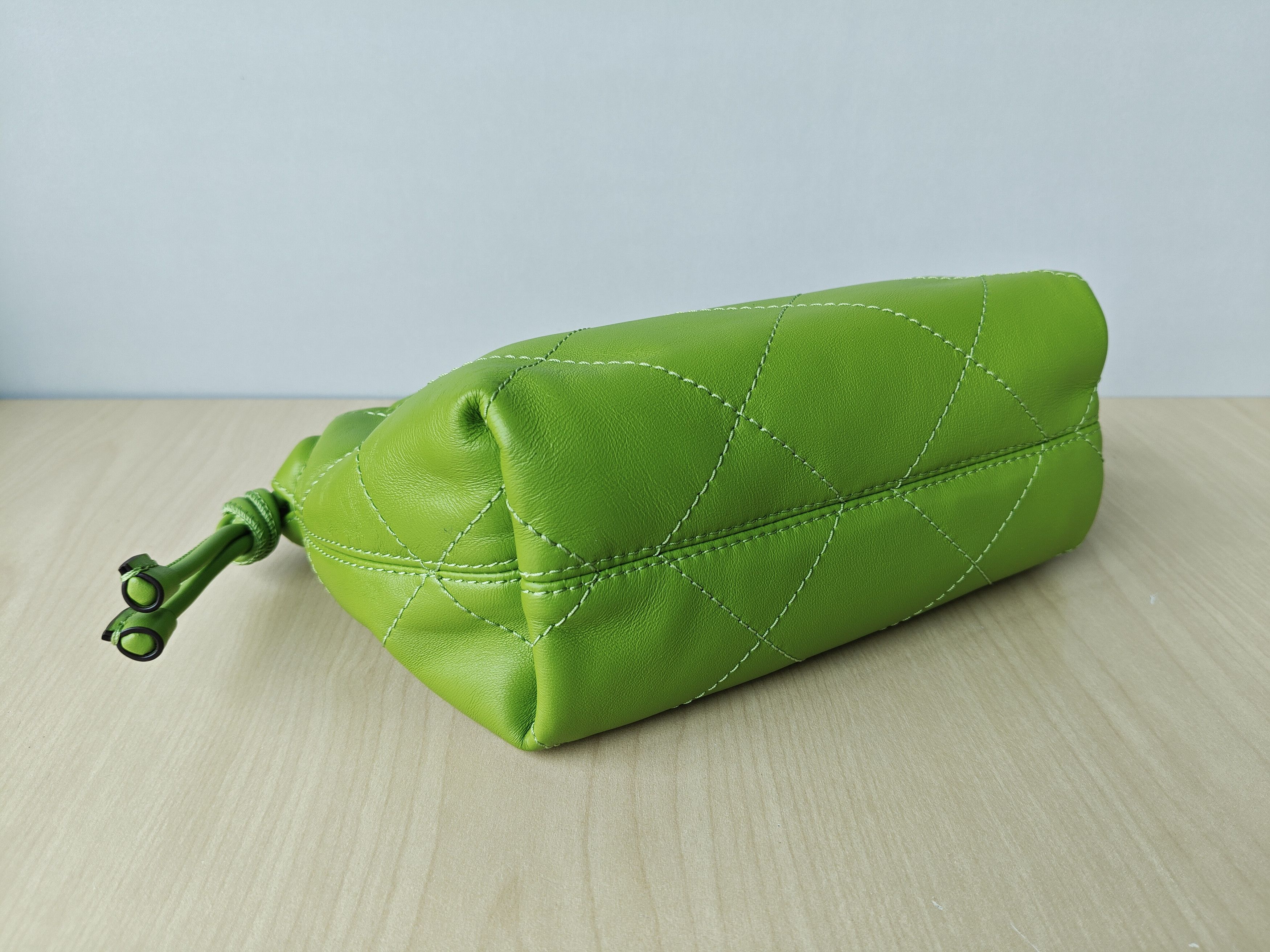 Tory Burch Willa Quilted Drawstring bag Free Shipping VATP/7157 Size ONE SIZE - 11 Thumbnail