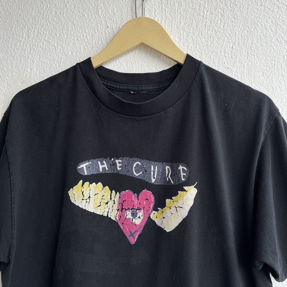 The Cure VINTAGE Y2K ROCK BAND THE CURE FADED PRINTED TSHIRT Size US L / EU 52-54 / 3 - 19 Thumbnail