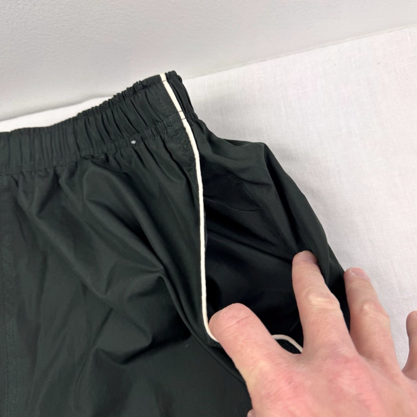 Reebok VINTAGE Reebok Track Pants Men XL Black Relaxed 30in 90s Y2K Hipster Sports Athletic Baggy Drawstring Pants women? No gender specified. Size US 36 / EU 52 - 4 Thumbnail