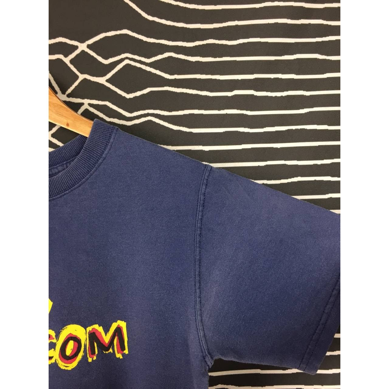Vintage × Volcom Vtg Y2K Volcom Spell Out Logo Skateboards Surfwear Tee Size US S / EU 44-46 / 1 - 5 Thumbnail