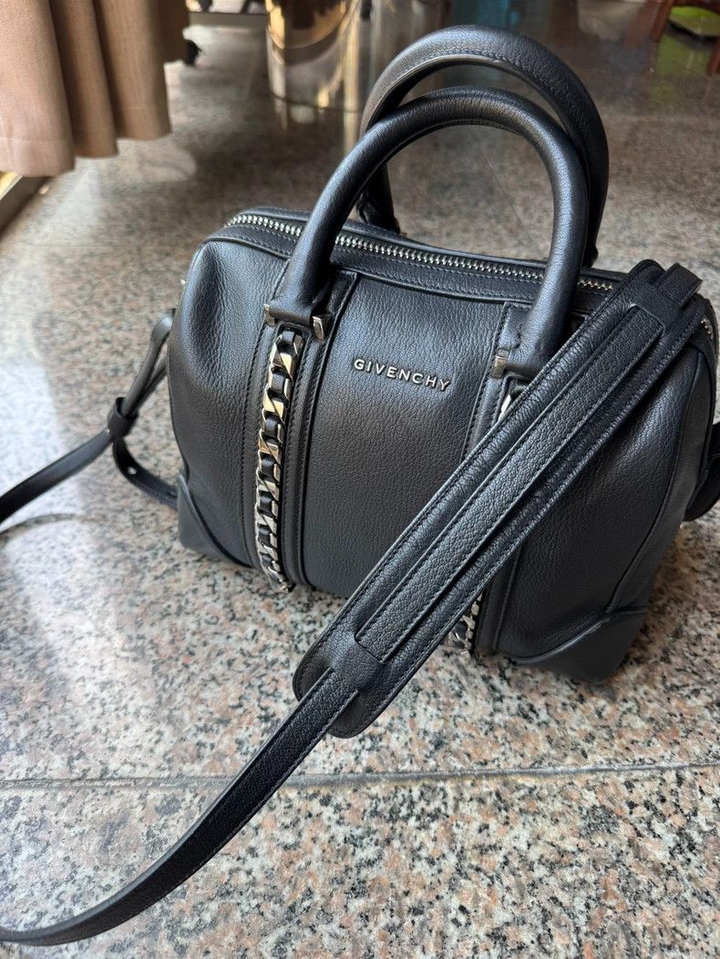 Givenchy Givenchy Black Bucket Handbag - dmc Size ONE SIZE - 1 Thumbnail