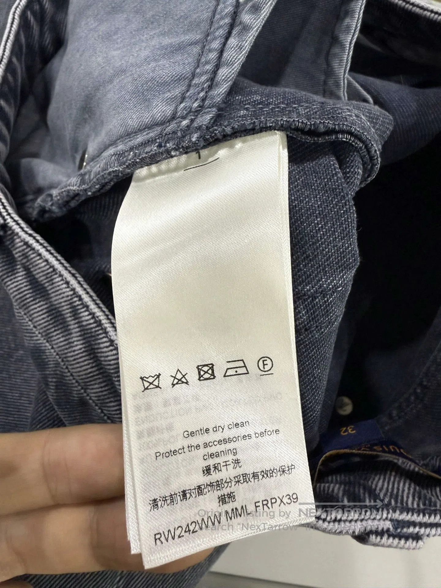 Louis Vuitton Louis Vuitton Gray Wide. Size 31" - 4 Thumbnail