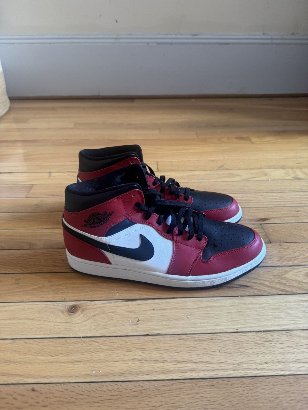 Jordan Brand Air Jordan 1 Mid ‘Chicago Black Toe’ - Size US 13 M Size US 13 / EU 46 - 4 Thumbnail