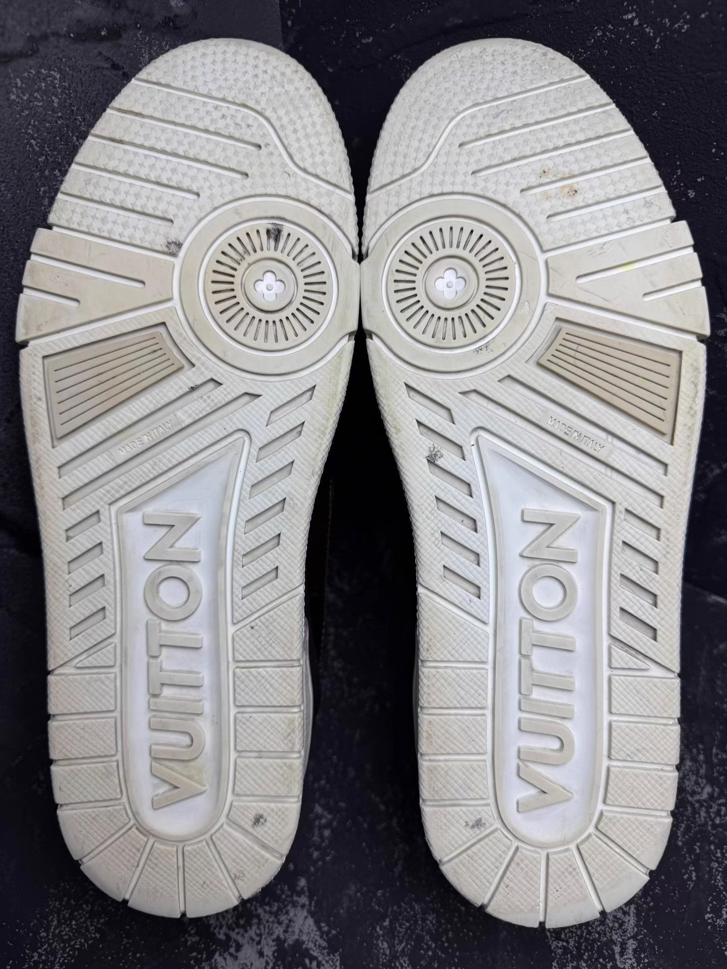 Louis Vuitton LV Trainer White Oak Brown First Release Q10 Size US 9 / EU 42 - 3 Thumbnail