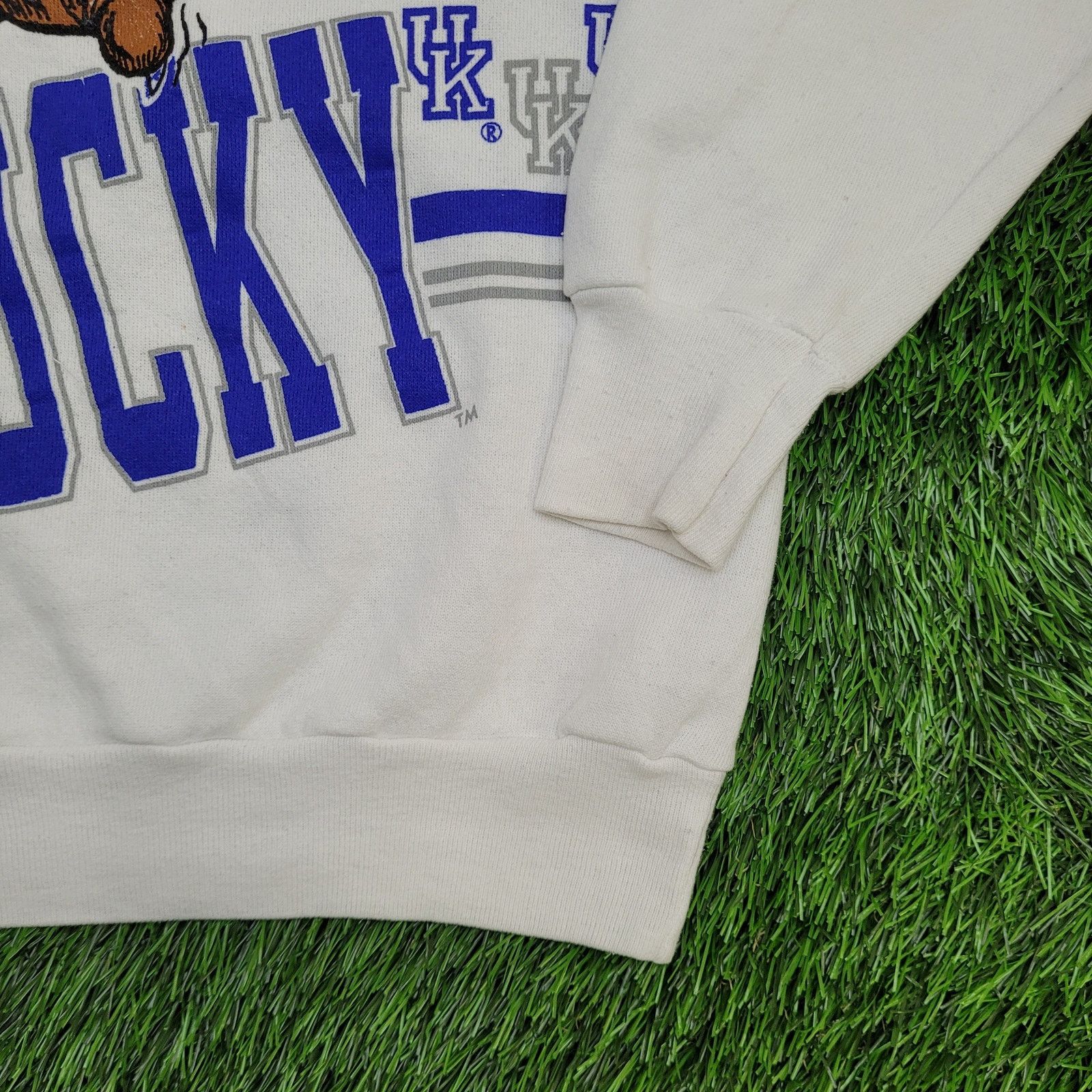 Vintage Vintage Kentucky Wildcats Sweatshirt Womens XL 22x23 Boxy Size US XL / EU 56 / 4 - 13 Thumbnail