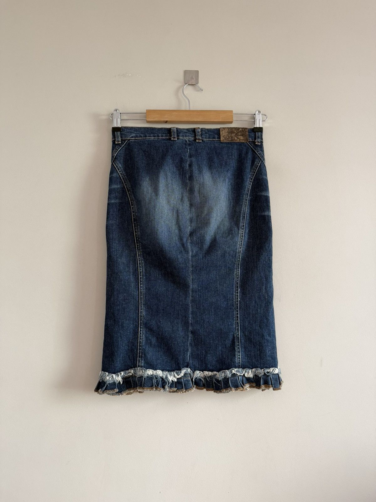 Just Cavalli Roberto Cavalli Distressed Denim Midi Skirt Size 27" / US 4 / IT 40 - 6 Thumbnail