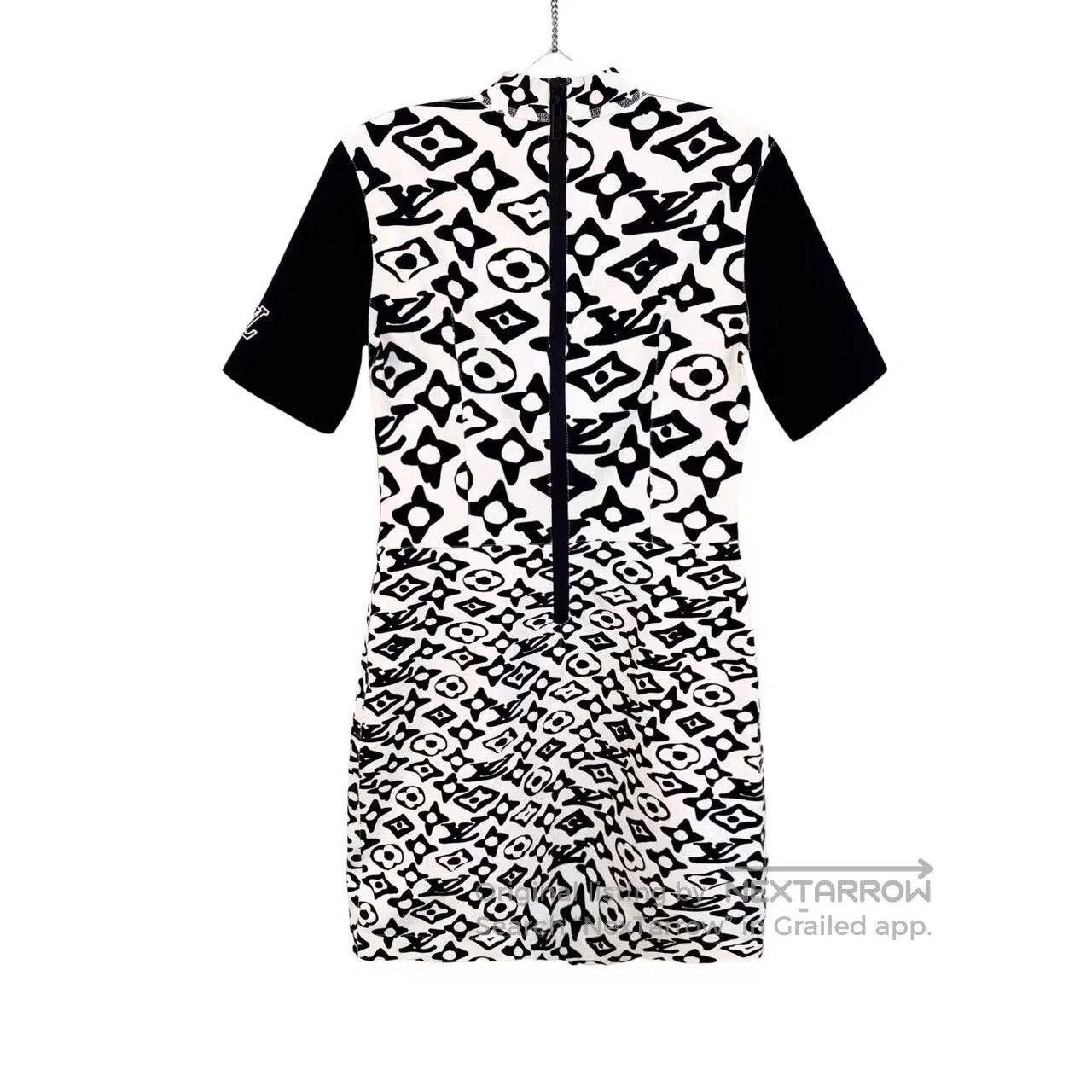 Louis Vuitton Louis Vuitton The artist co-branded a short-sleeved dress Size XS / US 0-2 / IT 36-38 - 2 Thumbnail