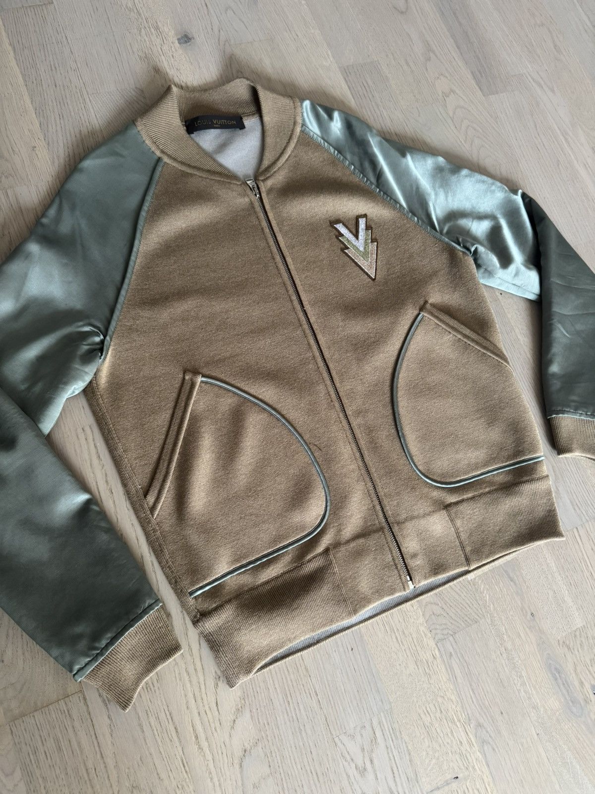 Louis Vuitton LOUIS VUITTON bomber jacket SEE REAL MEASUREMENTS IN PHOTOS Size US S / EU 44-46 / 1 - 1 Thumbnail