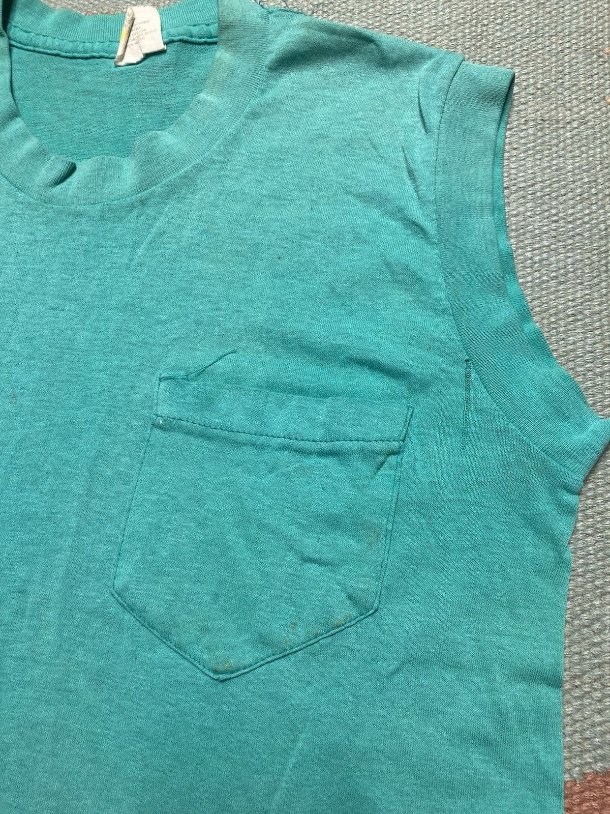 Vintage Vtg 80s sleeveless pocket t shirt blank muscle soft medium Size US M / EU 48-50 / 2 - 7 Thumbnail