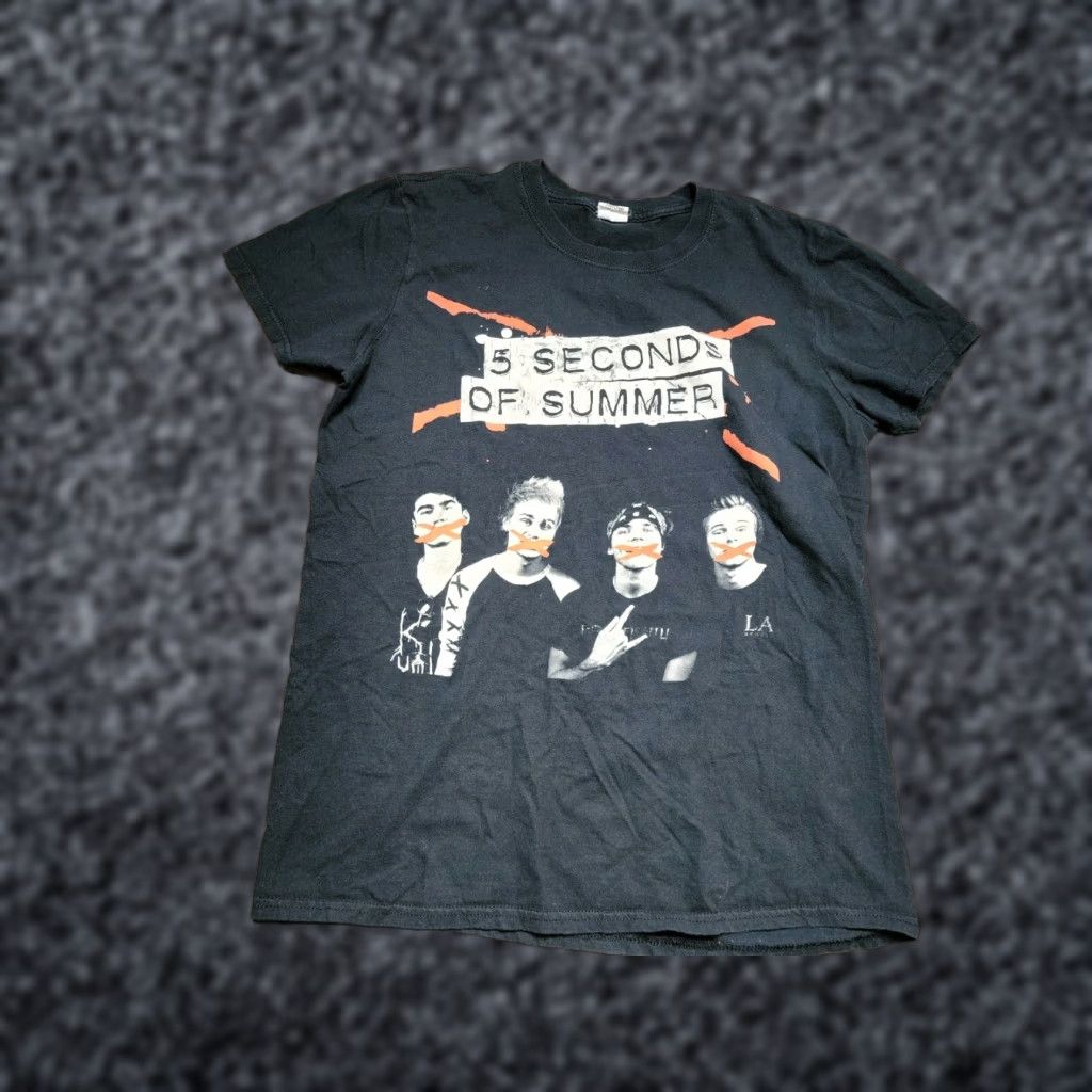 Vintage FIVE SECONDS OF SUMMER CONCERT T SHIRT Mens M Rock Out Socks 2015 Tour Dbl Sided Black Gildan Softstyle Short Sleeve Crew Neck T-Shirt 100% Cotton Size US M / EU 48-50 / 2 - 1 Thumbnail