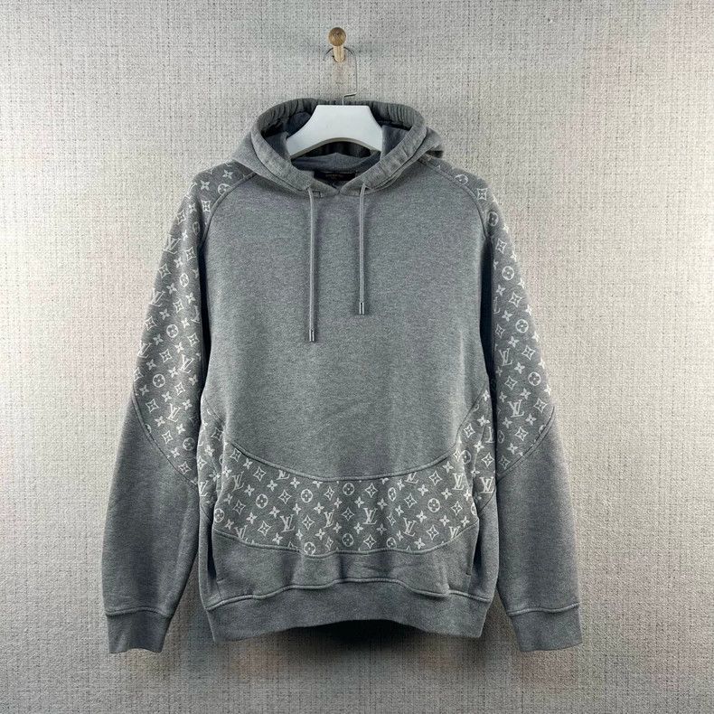 Louis Vuitton Louis Vuitton SS24 Circumferential Logo Printed Hooded Dra Size US L / EU 52-54 / 3 - 1 Thumbnail