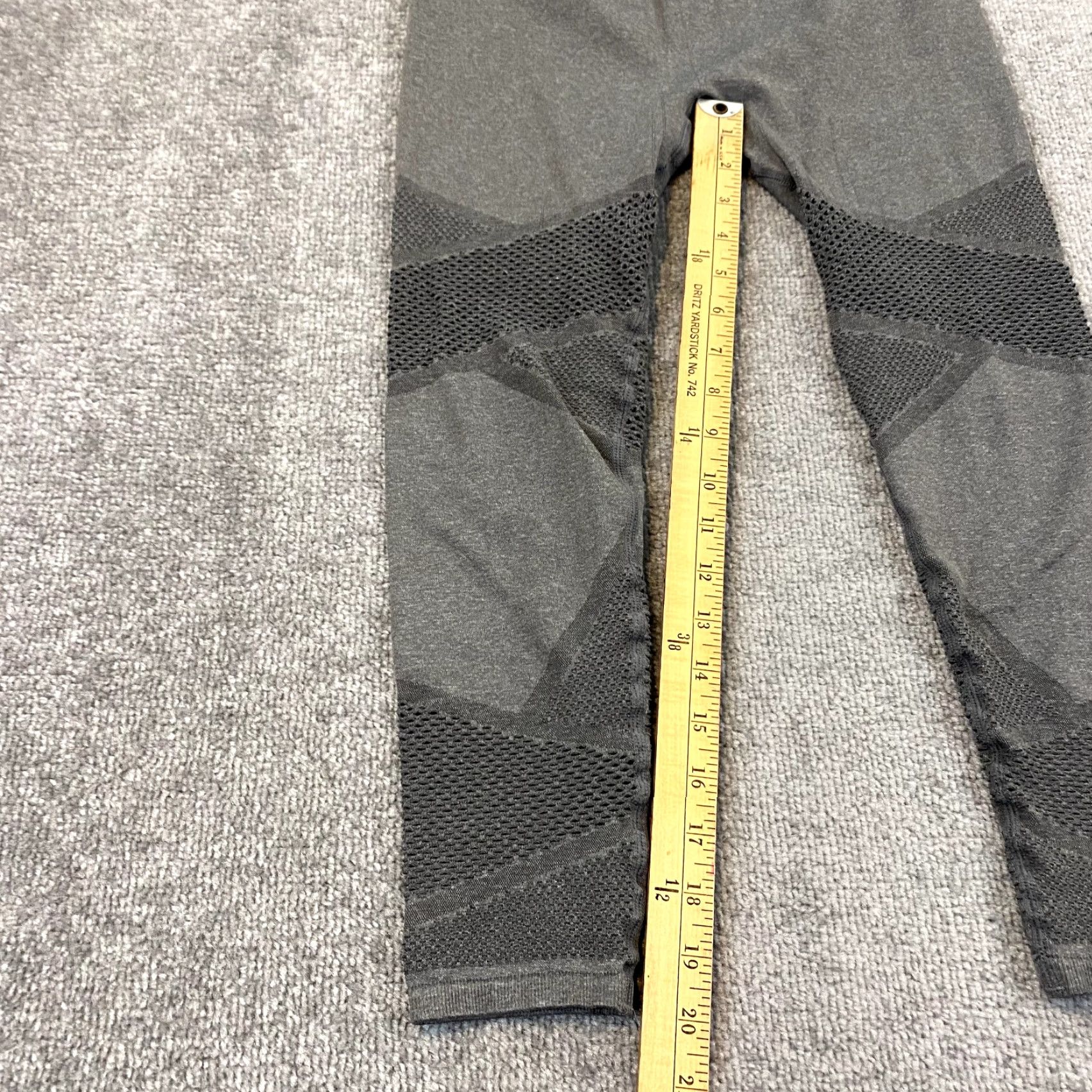 Fabletics Fabletics Leggings Womens XS/S Gray Capris Cropped 20" Pure Luxe Gym Yoga Pants Size 28" / US 6 / IT 42 - 3 Thumbnail