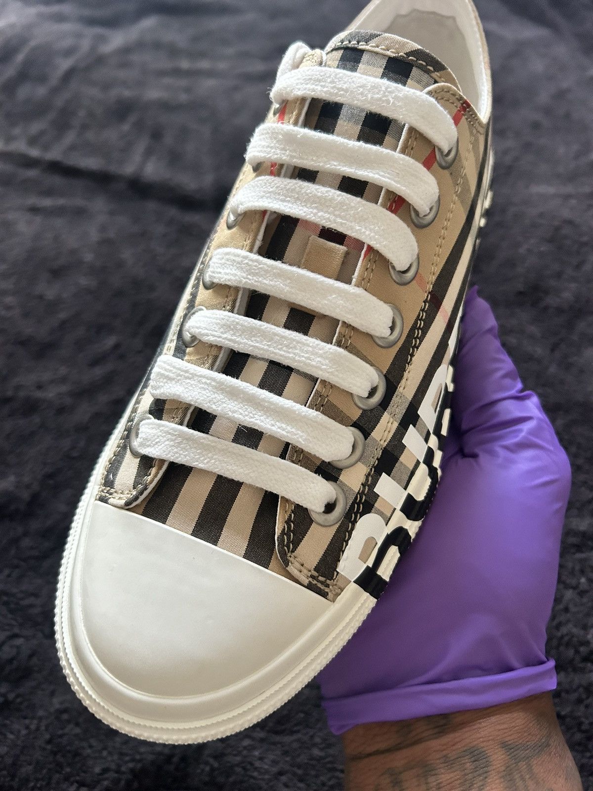 Burberry Burberry Logo Check Pattern Canvas Sneakers. Women’s Size US 7.5 / IT 37.5 - 2 Thumbnail