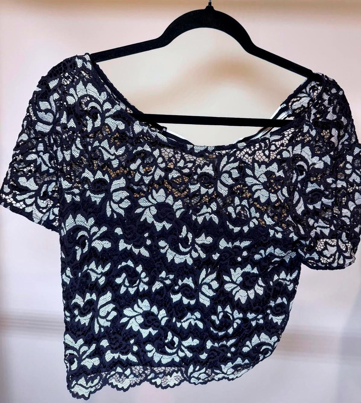 French Connection Stylish French Connection Lace Crop Top Size L / US 10 / IT 46 - 1 Thumbnail