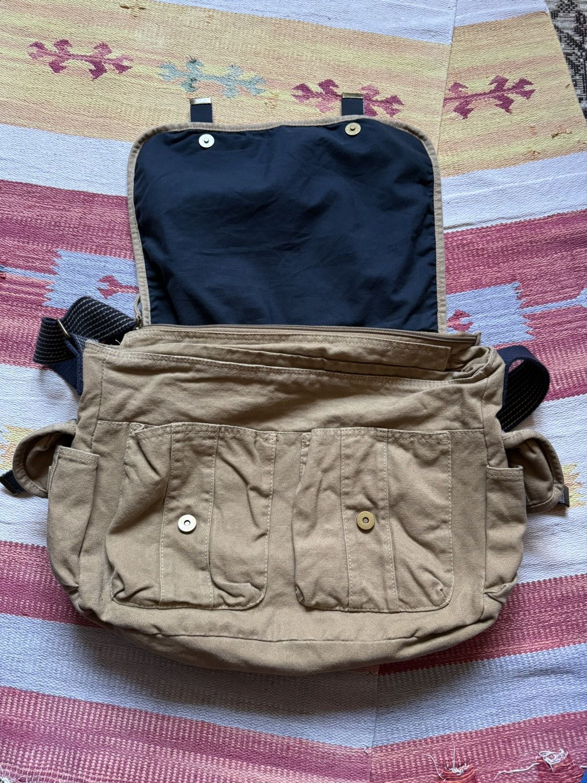 Vintage Vintage 00’s Minnesota College y2k Khaki Sling Bag Size ONE SIZE - 6 Thumbnail