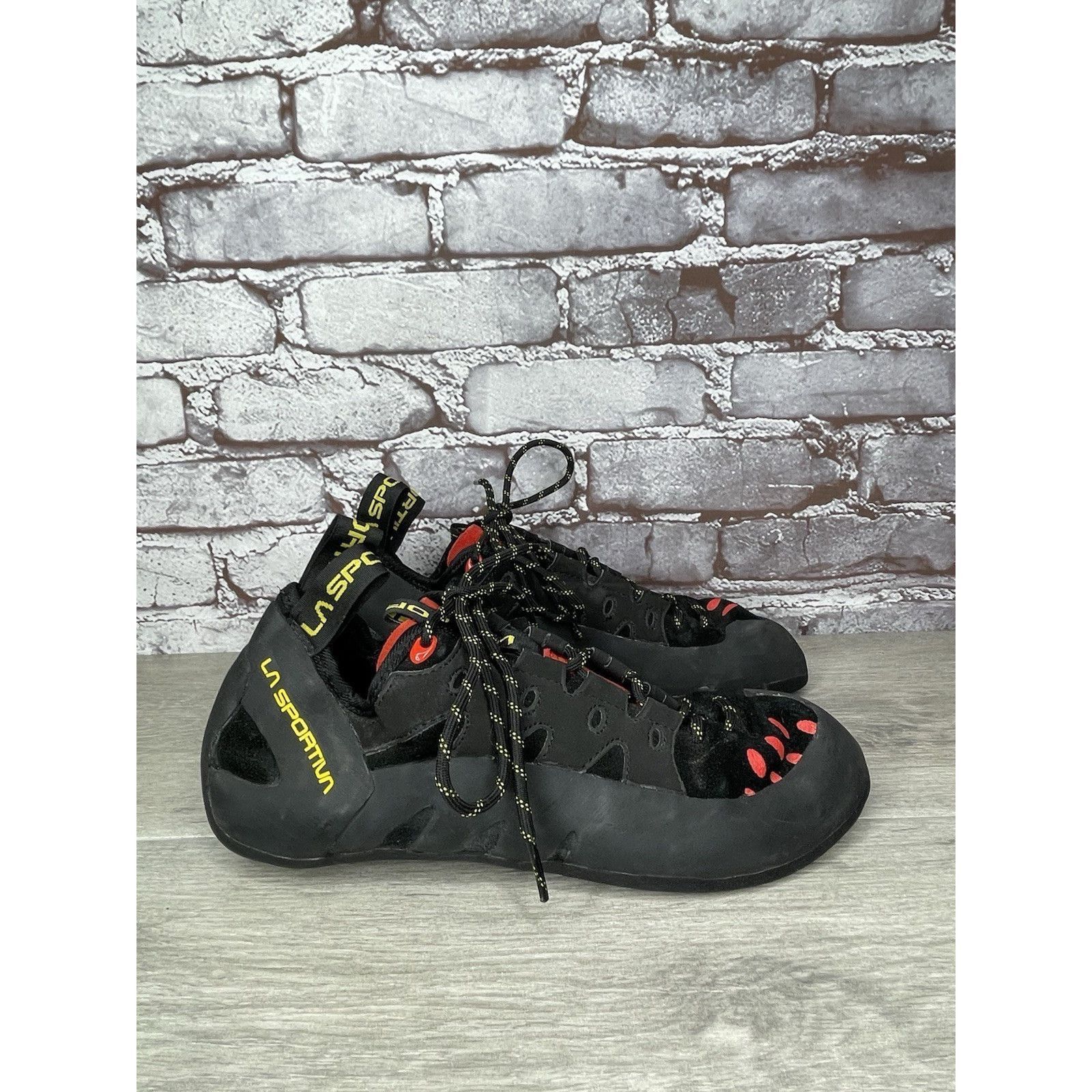 La Sportiva La Sportiva Tarantulace Black Leather Red Rock Climbing Shoe Size US 10.5 / EU 43-44 - 3 Thumbnail