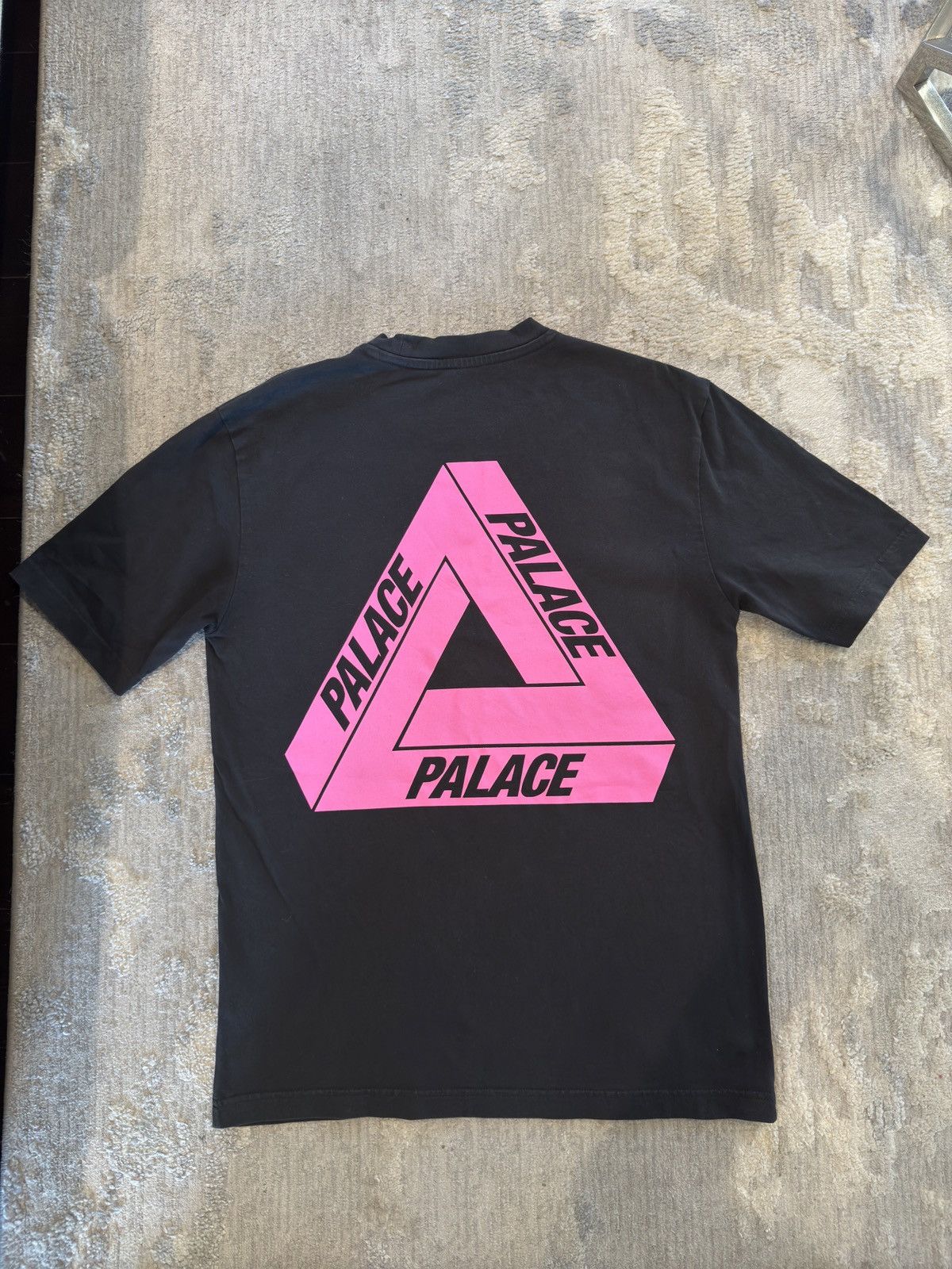 Palace Palace Tri-to-Help Tri to help Tee Black trigger Size US M / EU 48-50 / 2 - 1 Thumbnail