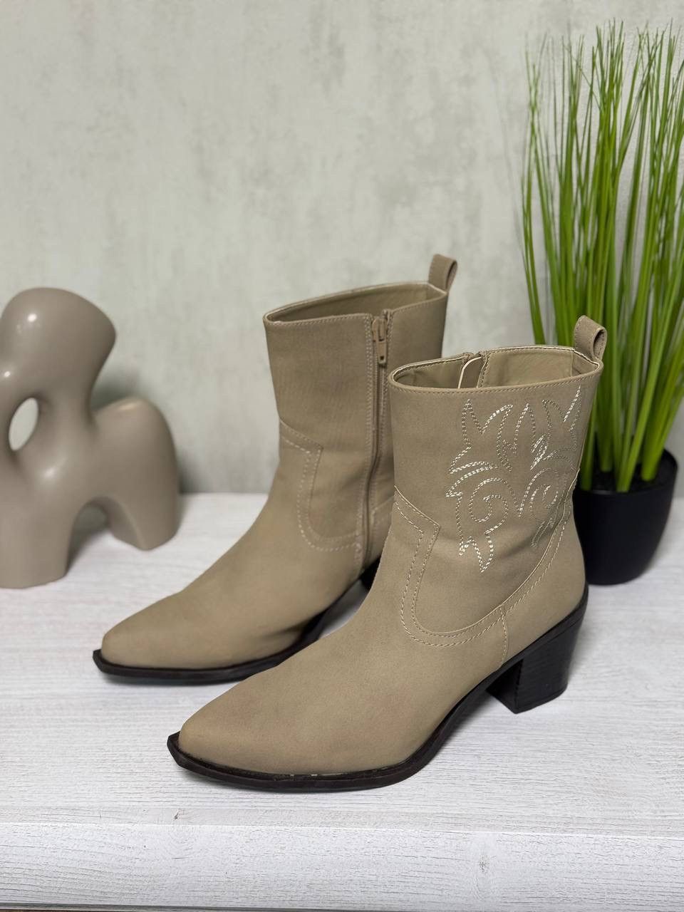 Cowboy Equipment VTG Women’s Ankle Boots Catwalk Size 38 Western Cowboy Styl Size US 8 / IT 38 - 8 Thumbnail