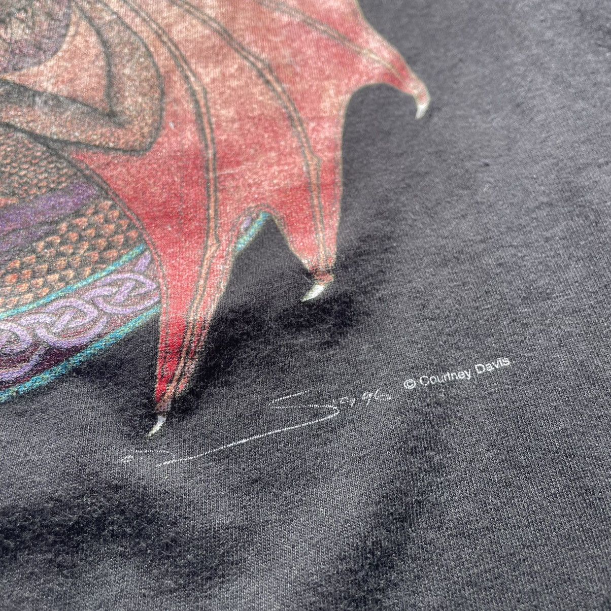 Fashion Victim Vintage 1996 Courtney Davis Fashion Victim Dragon T-shirt Size US XXL / EU 58 / 5 - 3 Thumbnail
