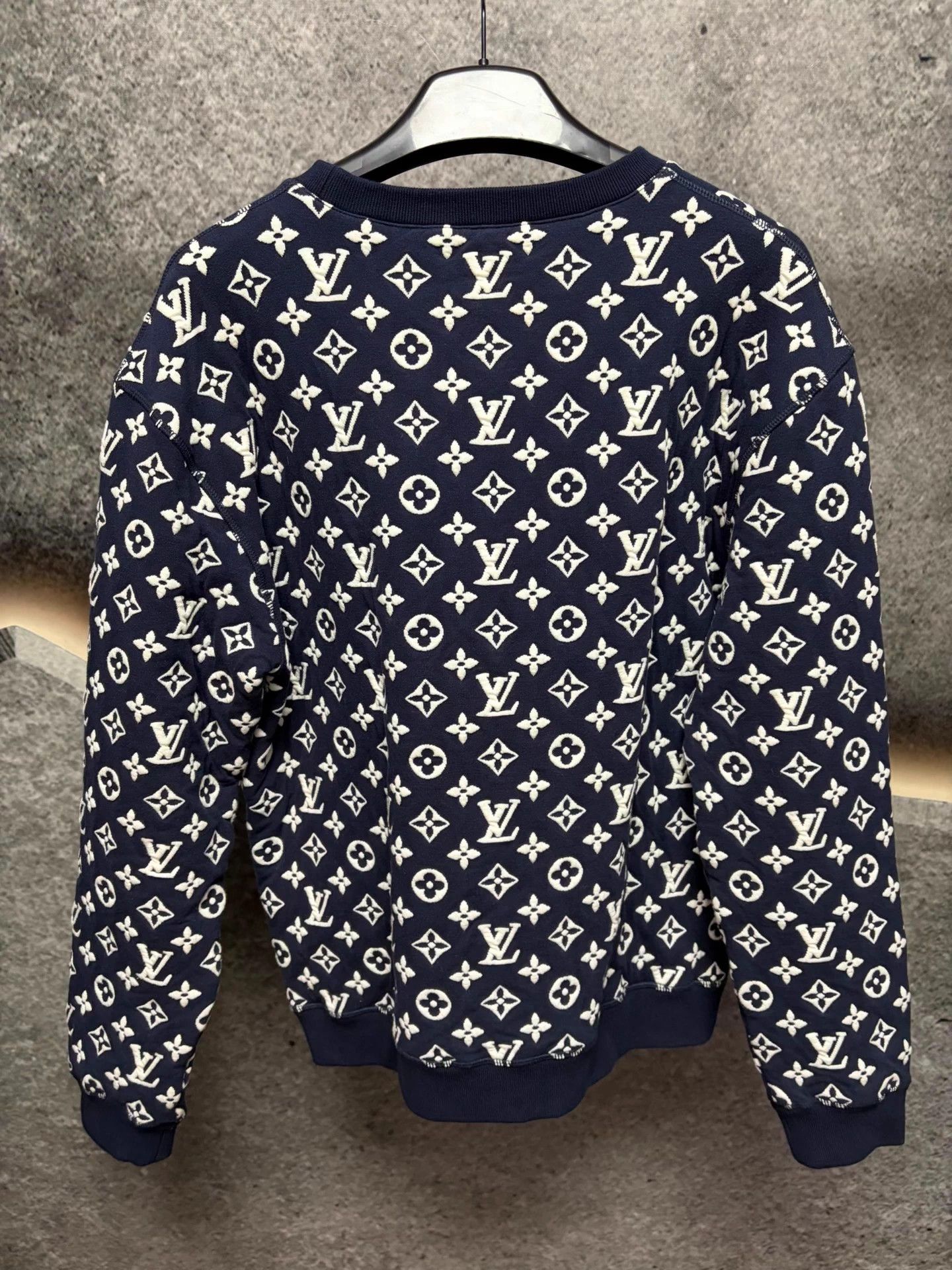 Louis Vuitton LV men's sweatshirt L Italian made Size US L / EU 52-54 / 3 - 2 Thumbnail