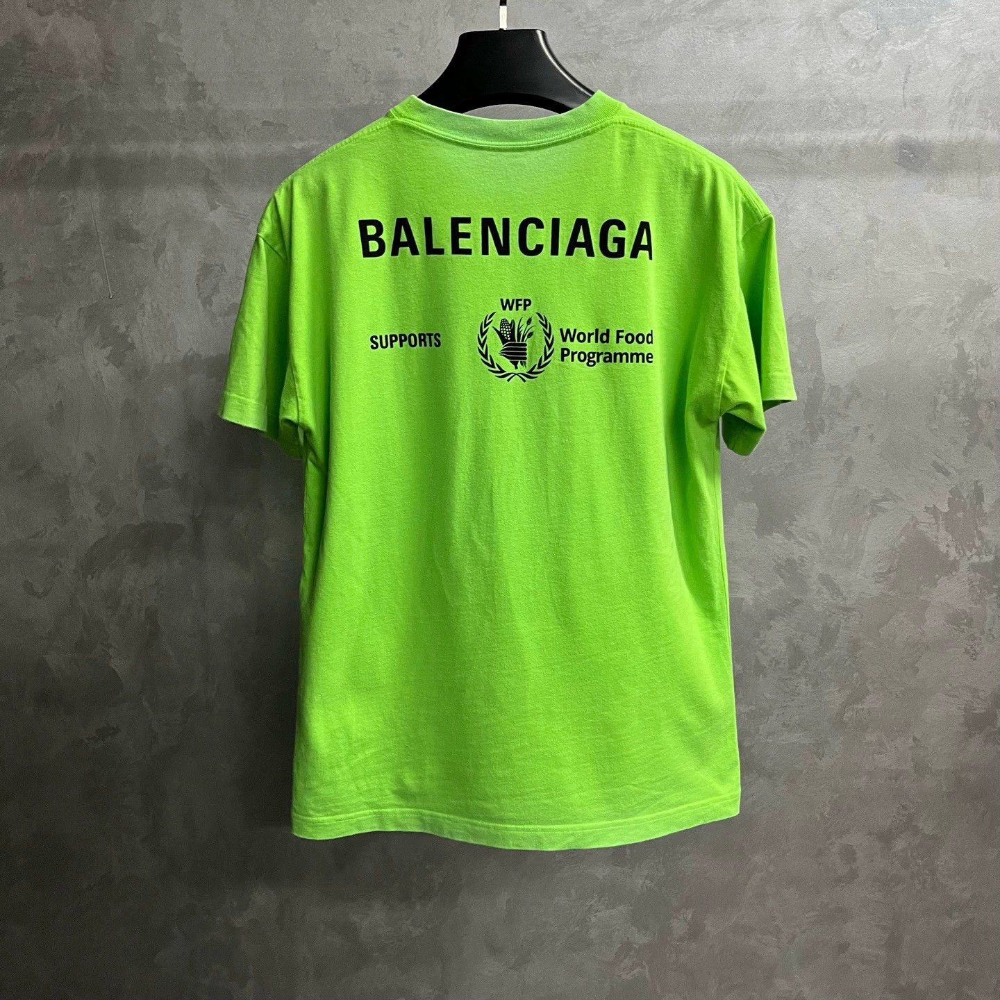 Balenciaga balenciaga neon green vintage t-shirt Size US S / EU 44-46 / 1 - 5 Thumbnail