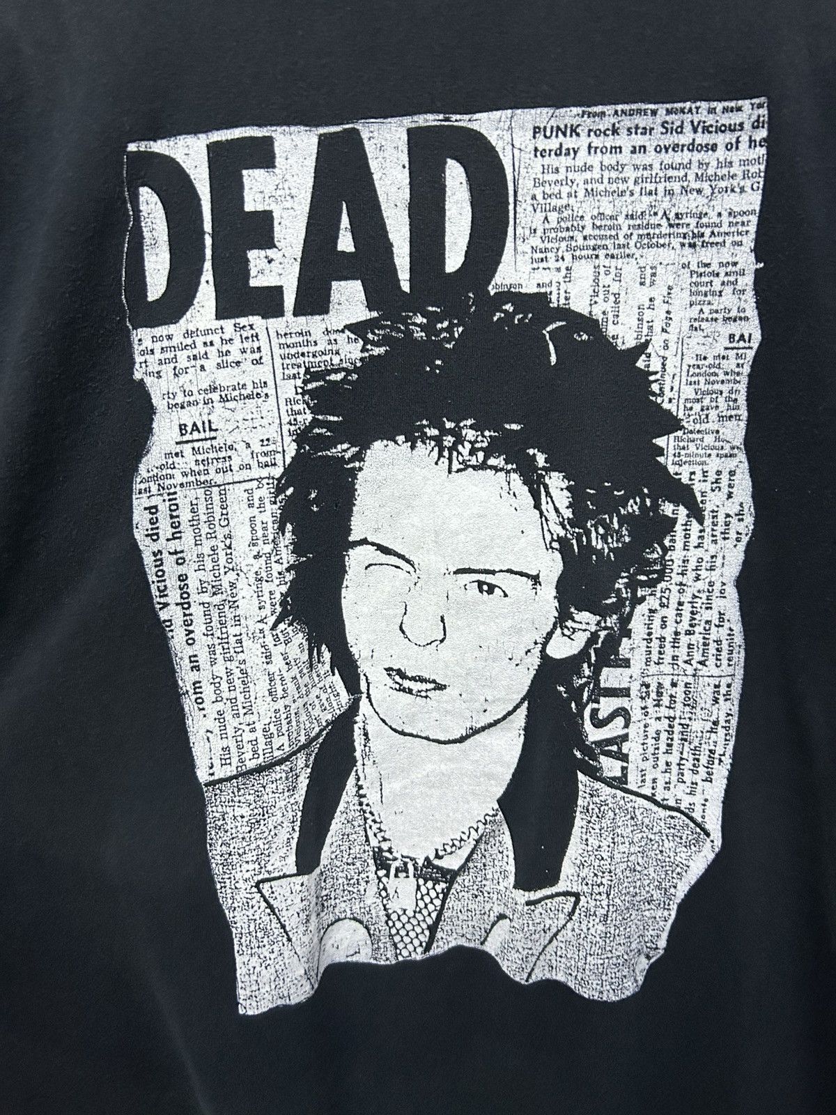 Band Tees Vintage sid vicious dead newspaper faded tee Size US M / EU 48-50 / 2 - 3 Thumbnail