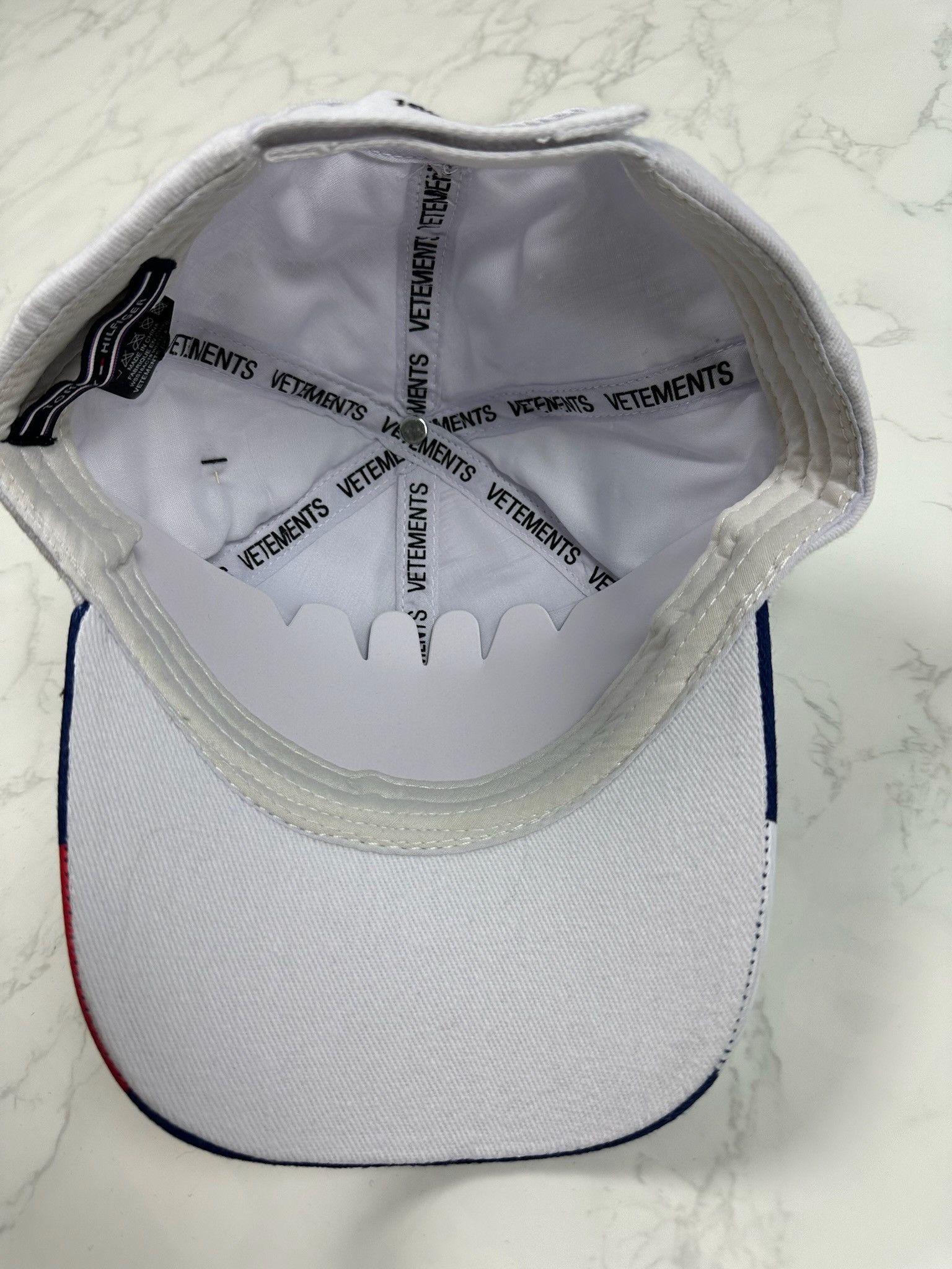 Tommy Hilfiger × Vetements 🔥60% OFF🔥 [SALE] Vetements x Tommy Hilfiger Logo White Cap Size ONE SIZE - 5 Thumbnail