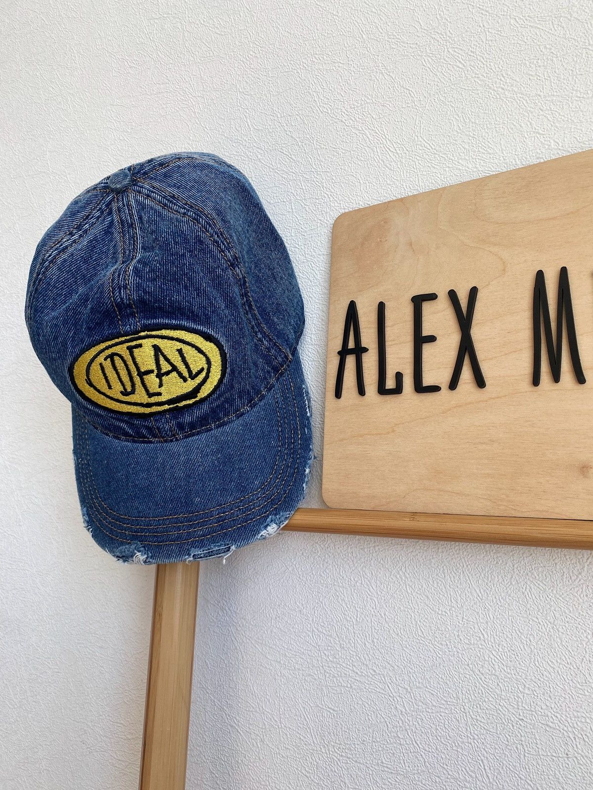 H&M × Jean-Michel Basquiat × Who Decides War WHO DECIDES WAR x BASQUIAT x H&M EMBROIDERED-MOTIF DENIM CAP Size ONE SIZE - 2 Thumbnail