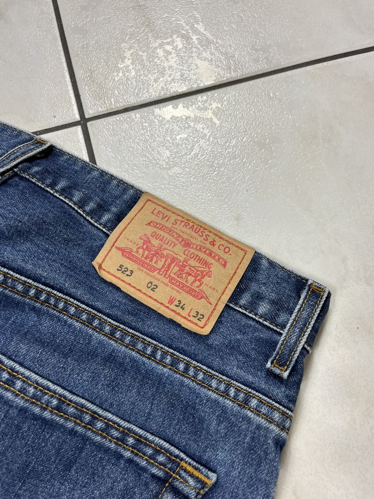 Levi's × Vintage Vintage Levi’s 523 dark washed distressed denim jeans pants Size US 34 / EU 50 - 20 Thumbnail