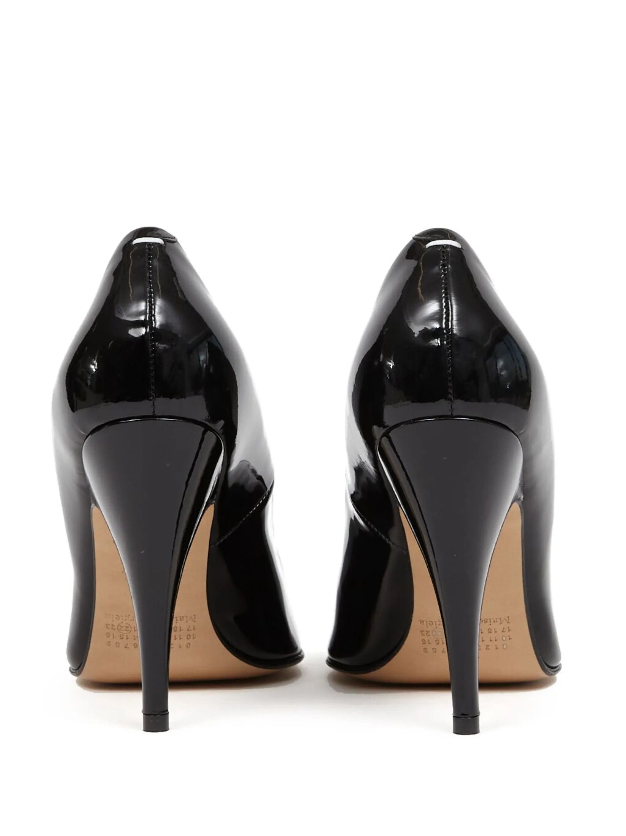 o1w1db11225 Tabi Patent Leather Pumps in Black